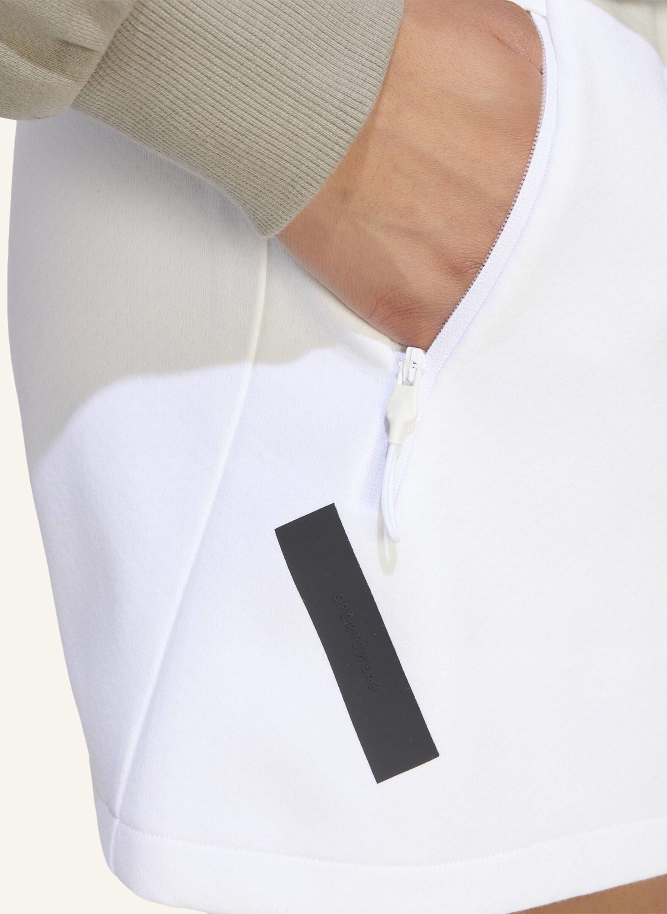adidas ADIDAS Z.N.E. SHORTS: WEISS
