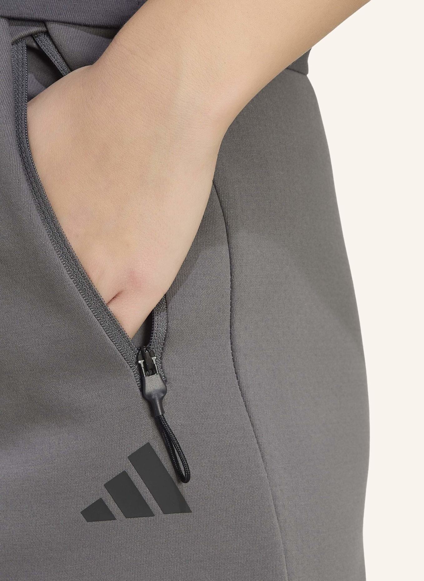 adidas ADIDAS Z.N.E. HOSE: GRAU
