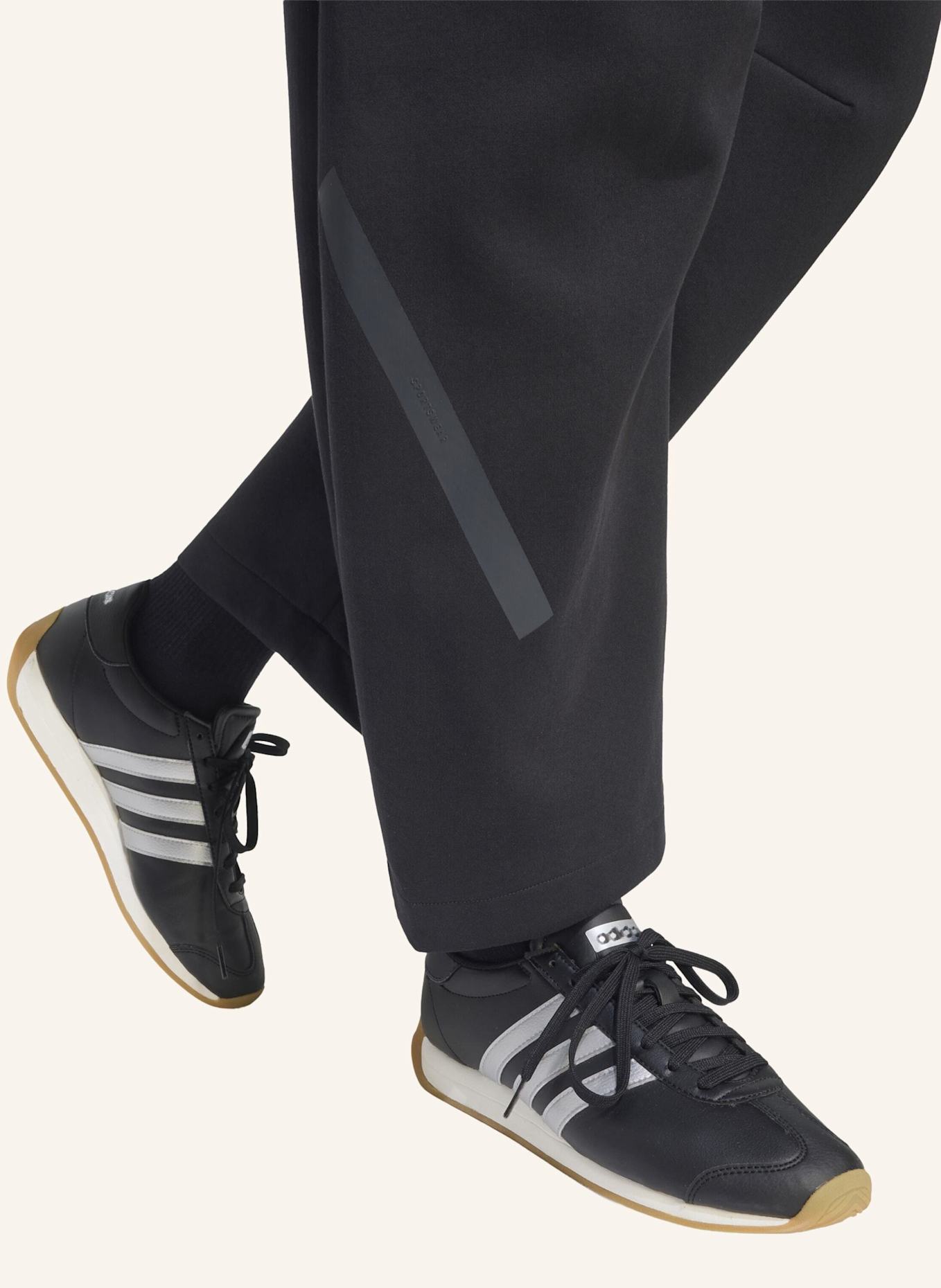 adidas ADIDAS Z.N.E. HOSE OFFENER SAUM: SCHWARZ