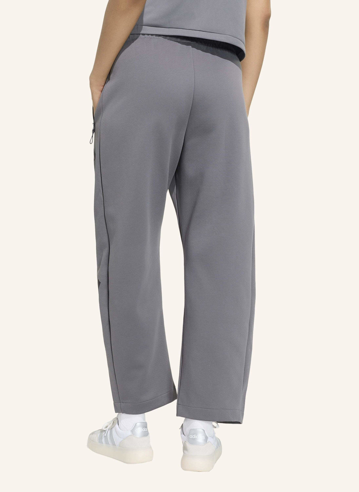adidas ADIDAS Z.N.E. HOSE OFFENER SAUM: GRAU