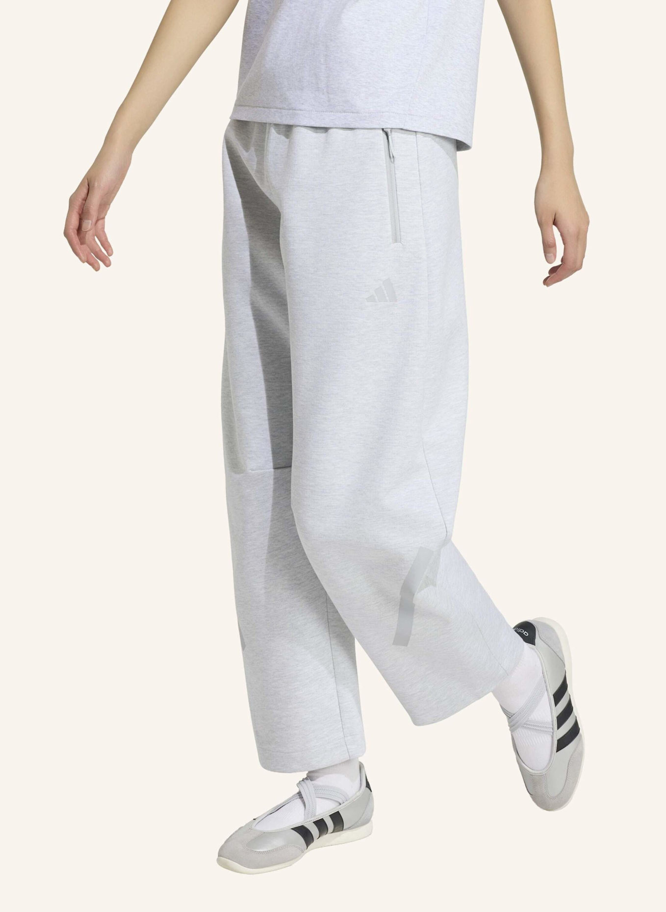 adidas ADIDAS Z.N.E. HOSE OFFENER SAUM: GRAU