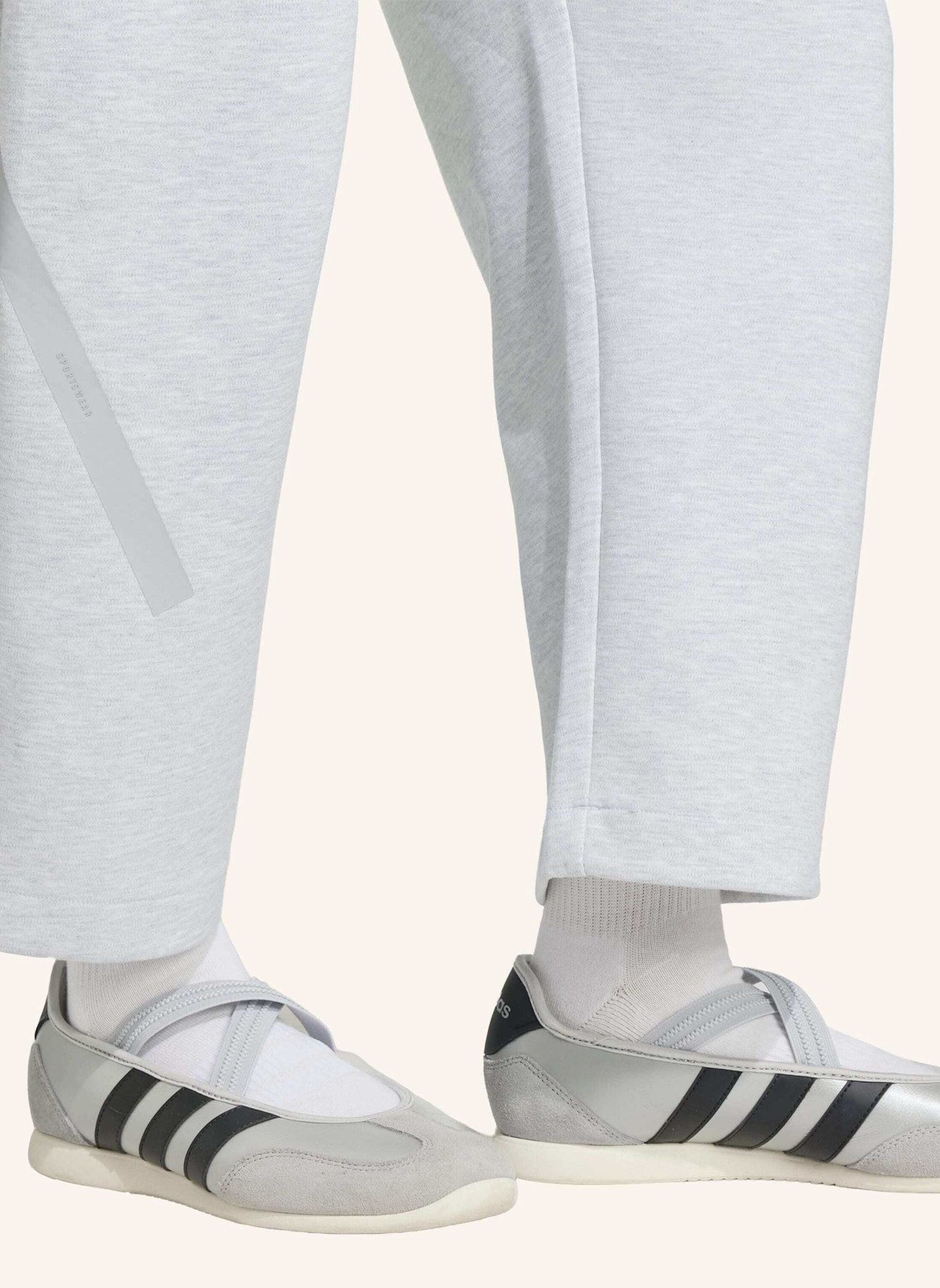 adidas ADIDAS Z.N.E. HOSE OFFENER SAUM: GRAU