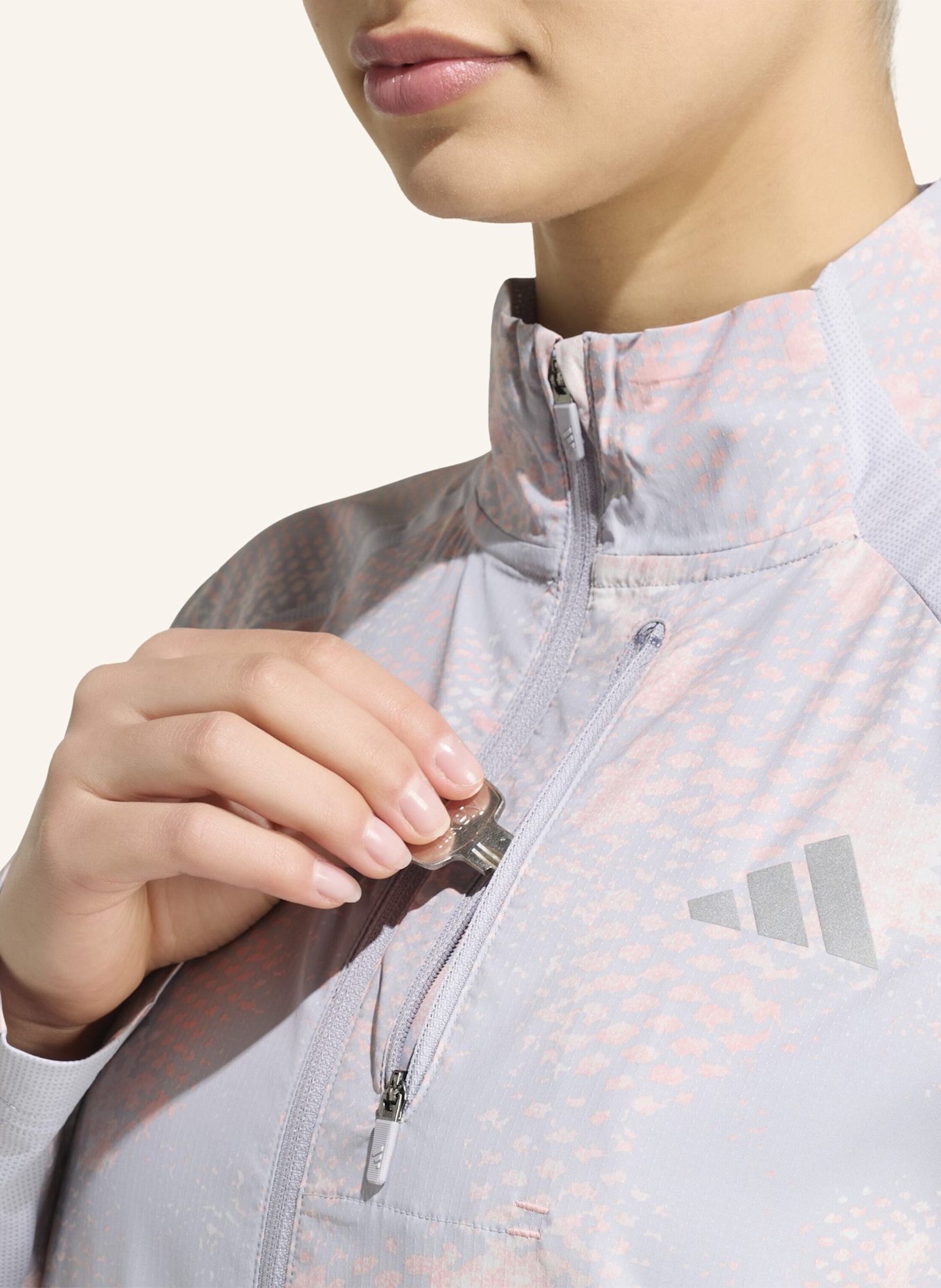 adidas ADI365 ICONIC LAUFJACKE, ANIMALPRINT: GRAU