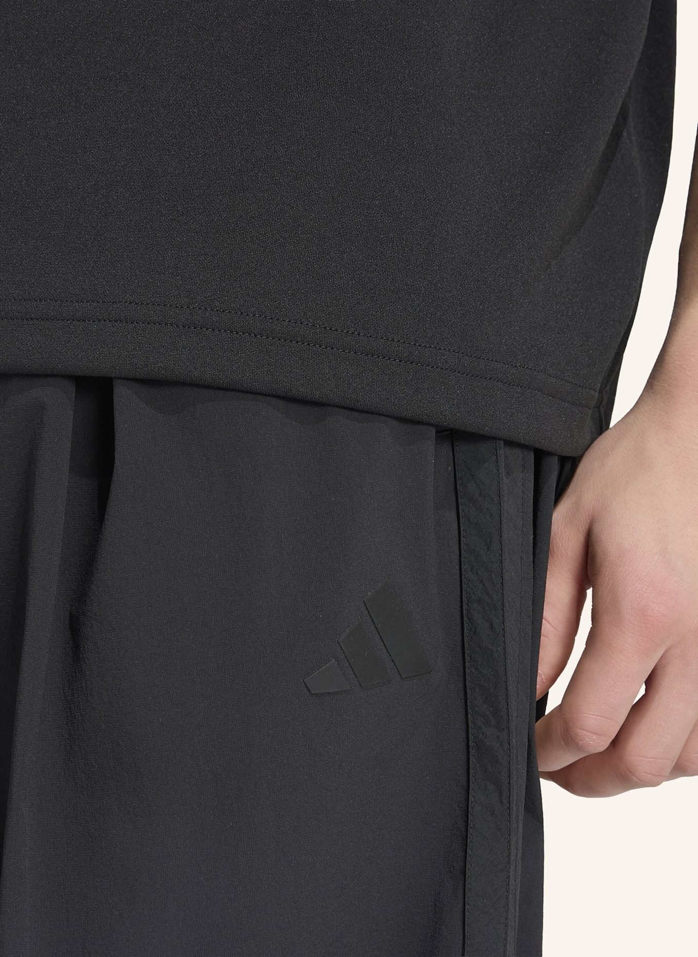 adidas CITY TECH 3-STREIFEN-HOSE: SCHWARZ
