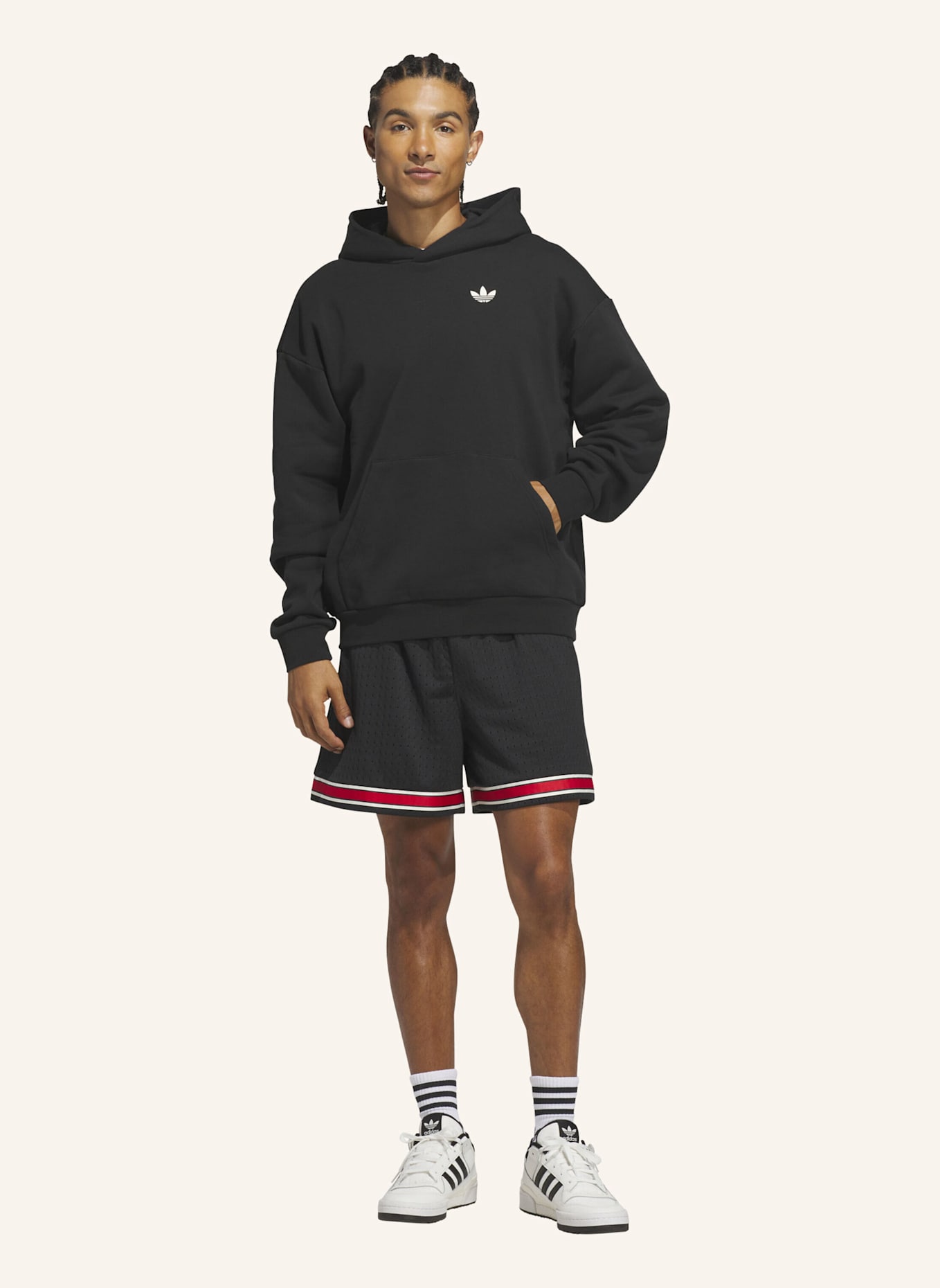 adidas Originals ORIGINALS SIDELINE SHORTS: SCHWARZ/ WEISS/ ROT
