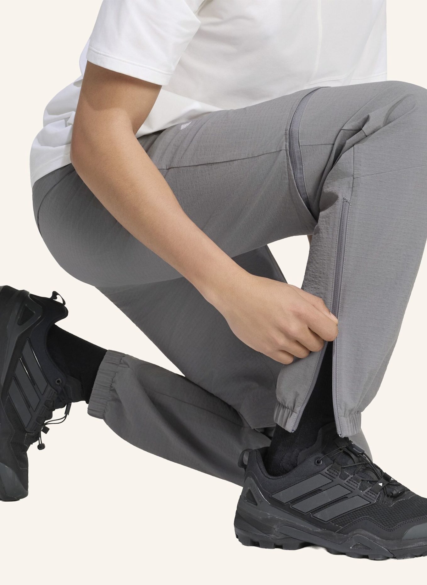 adidas TERREX TERREX XPERIOR UTILITAS CLIMA365 ZIP-OFF-HOSE: GRAU