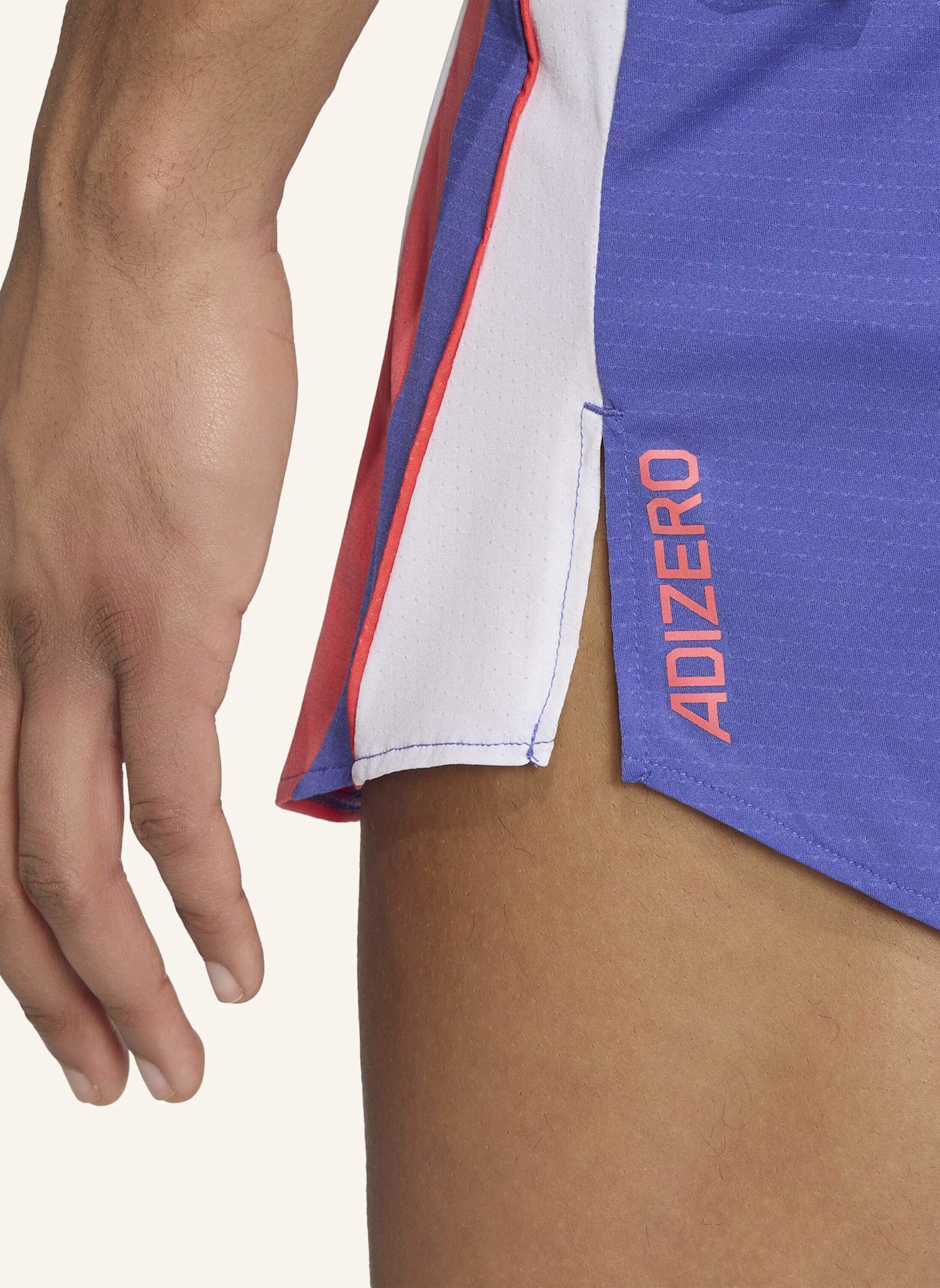 adidas ADIZERO ARCHIVE LAUFSHORTS: ROT/ WEISS