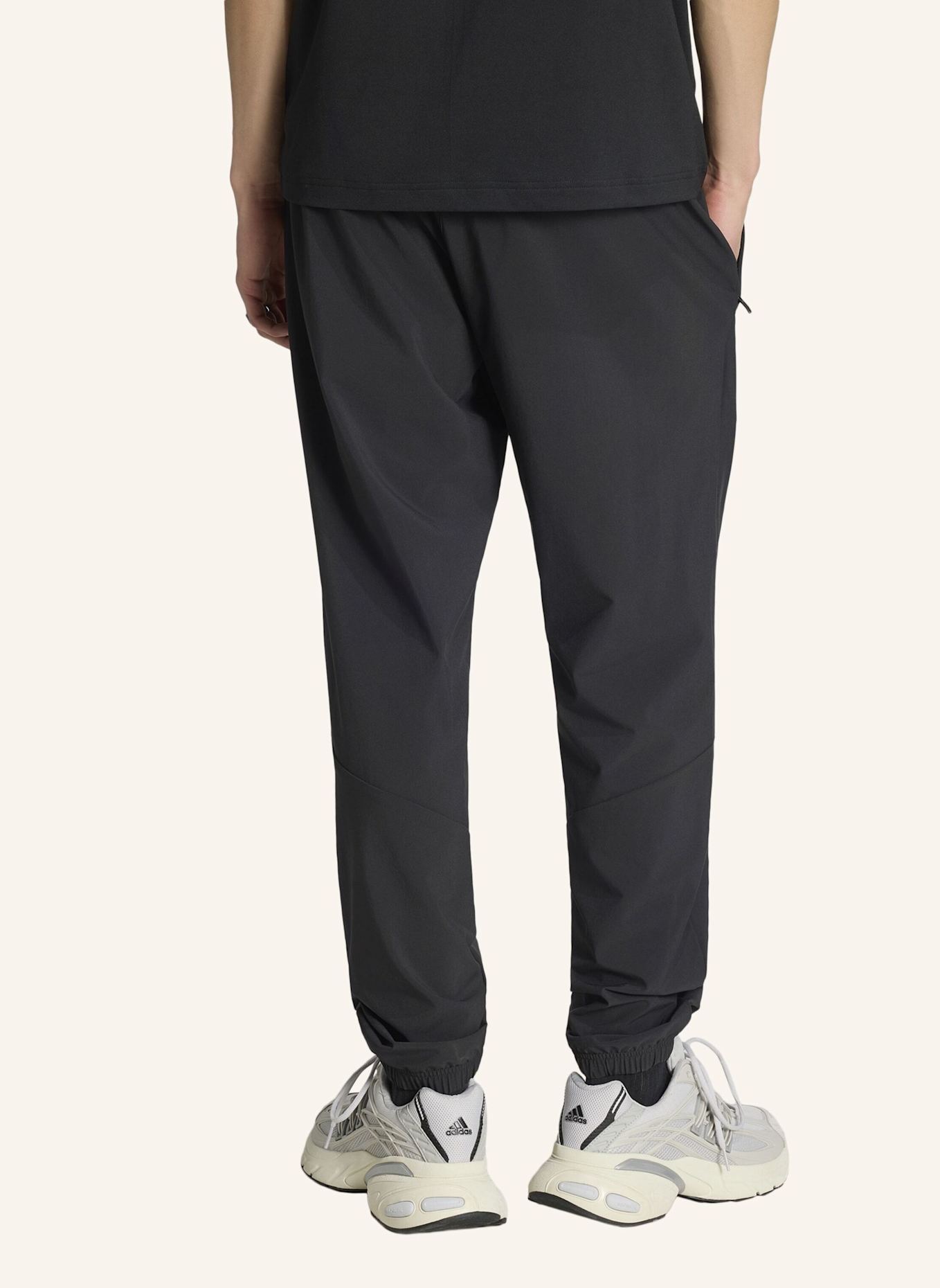 adidas Originals TECH TREFOIL ESSENTIALS TRAININGSHOSE: SCHWARZ