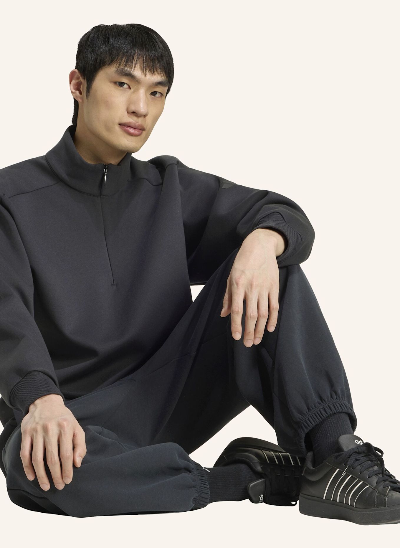 adidas SOFT LUX WINTER SWEATSHIRT, REISSVERSCHLUSS BIS ZUR BRUST, GEWIRKTES MATERIAL: SCHWARZ