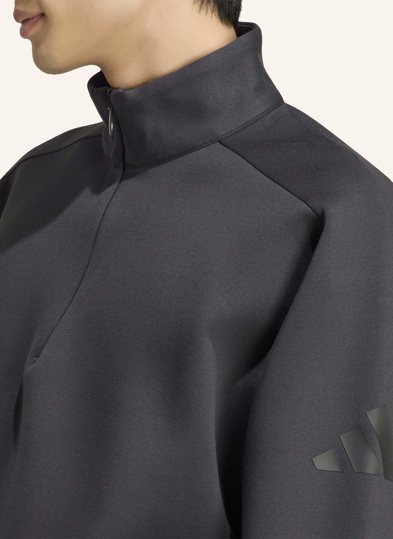 adidas SOFT LUX WINTER SWEATSHIRT, REISSVERSCHLUSS BIS ZUR BRUST, GEWIRKTES MATERIAL: SCHWARZ