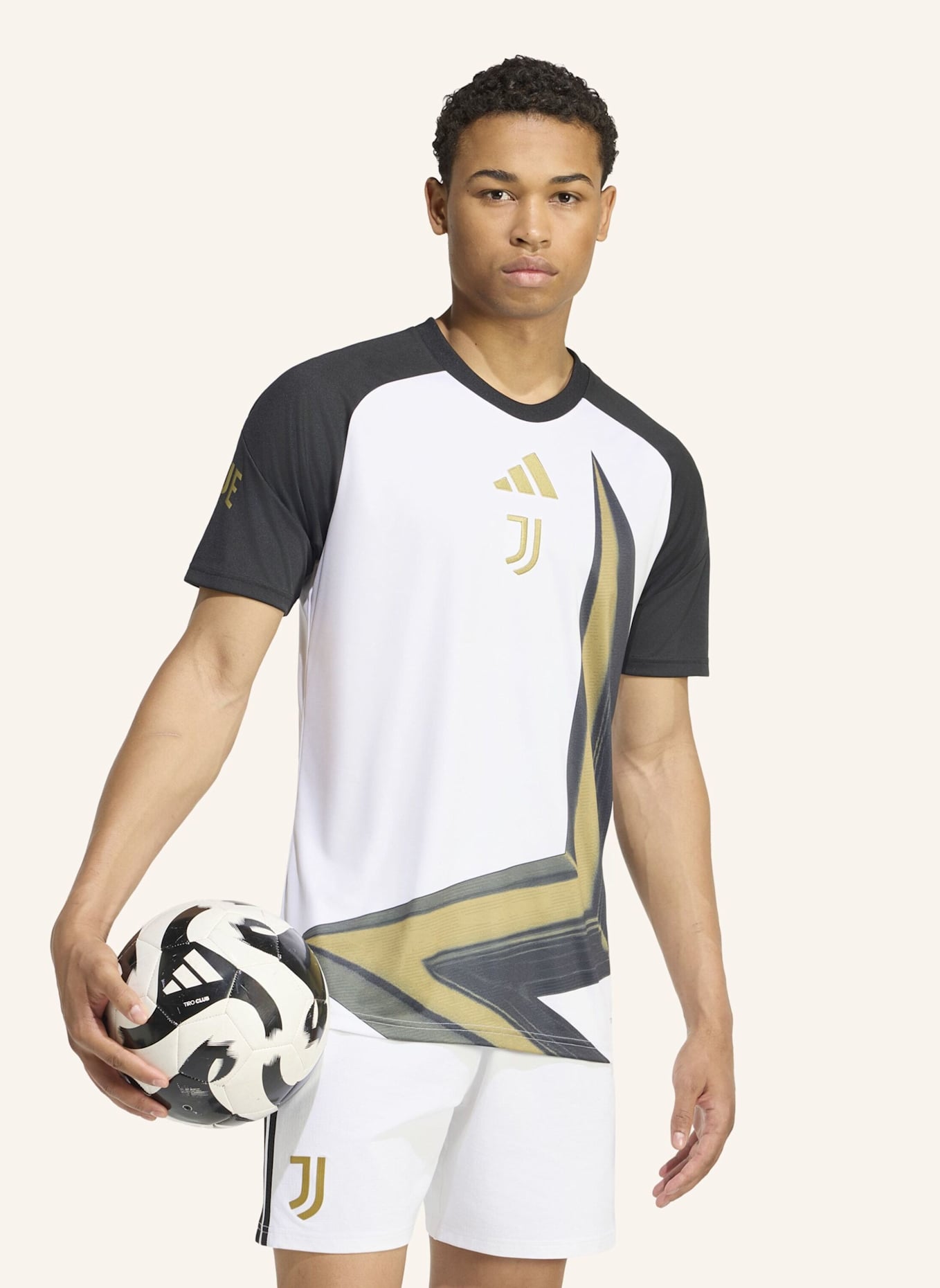 adidas JUVENTUS TURIN 26/27 PRE-MATCH SHIRT: WEISS/ SCHWARZ