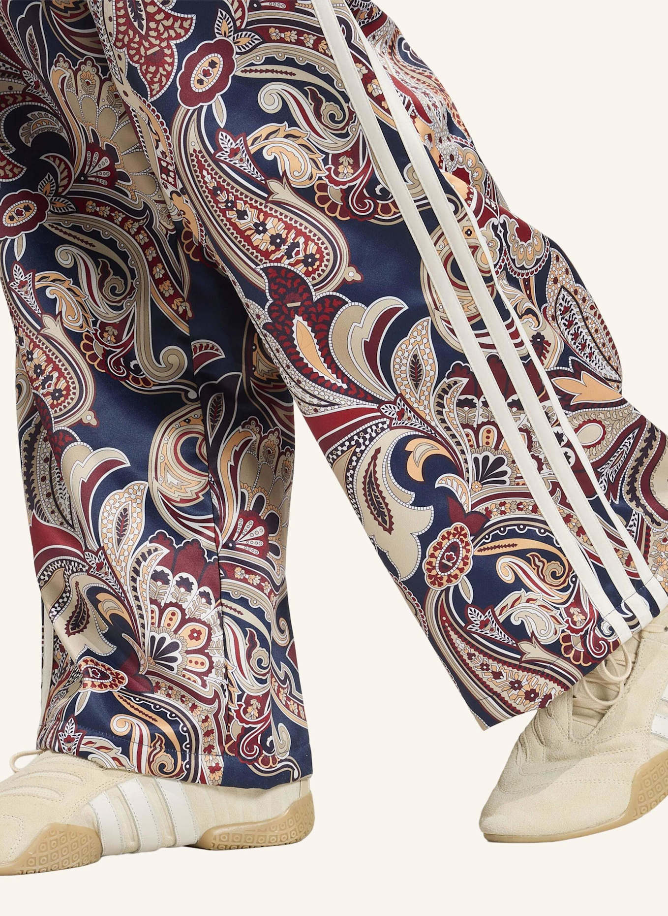 adidas Originals ADIDAS LIBERTY LONDON FIREBIRD TRAININGSHOSE AUS SATIN: SCHWARZ