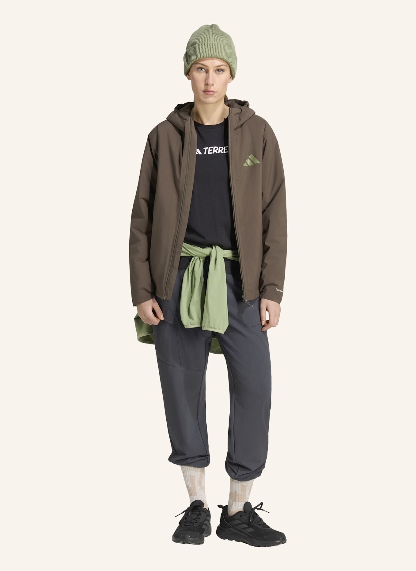 adidas TERREX TERREX MULTI ESSENTIALS CLIMAPROOF KAPUZENJACKE, ISOLIEREND: GRÜN