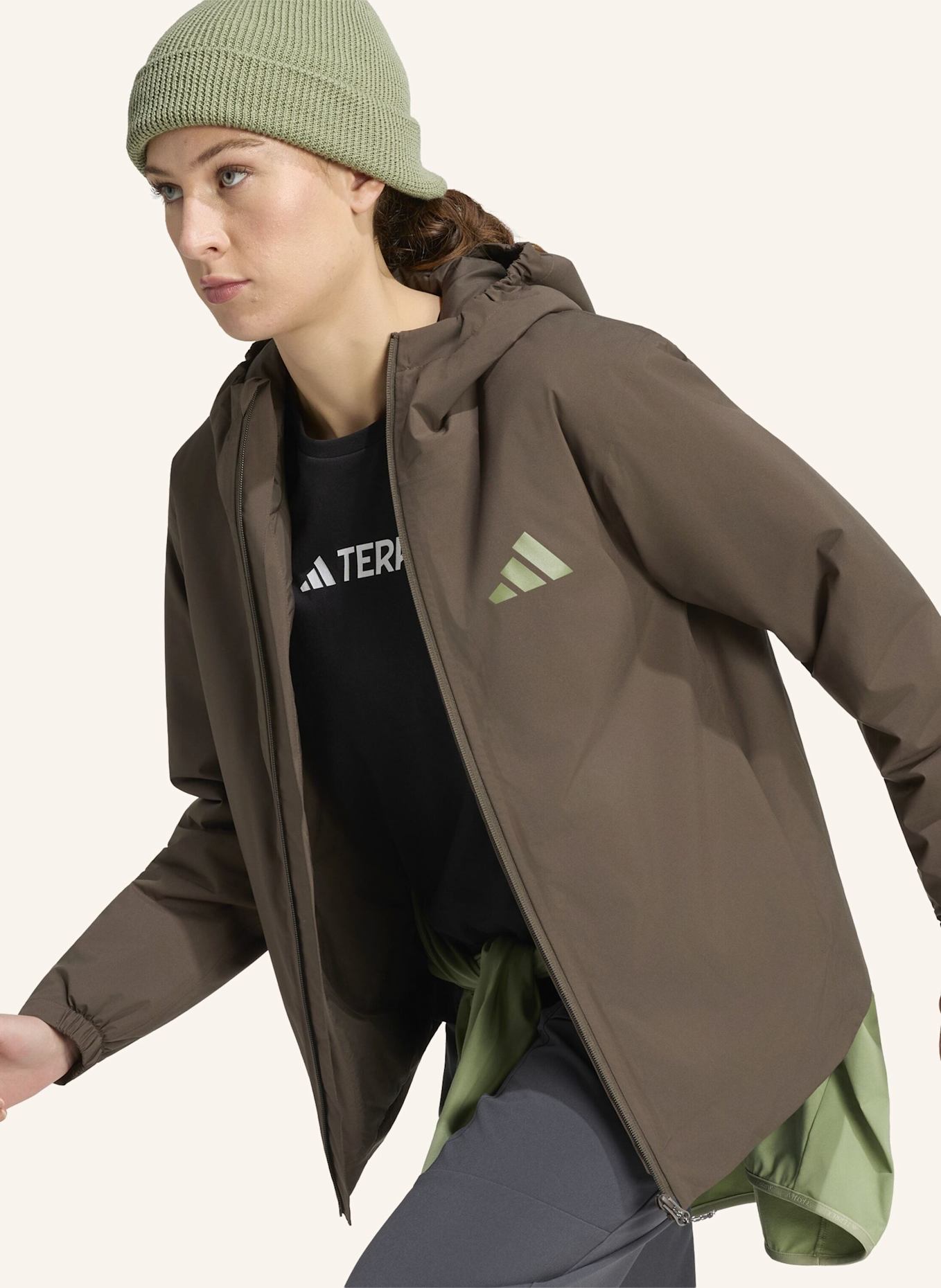 adidas TERREX TERREX MULTI ESSENTIALS CLIMAPROOF KAPUZENJACKE, ISOLIEREND: GRÜN