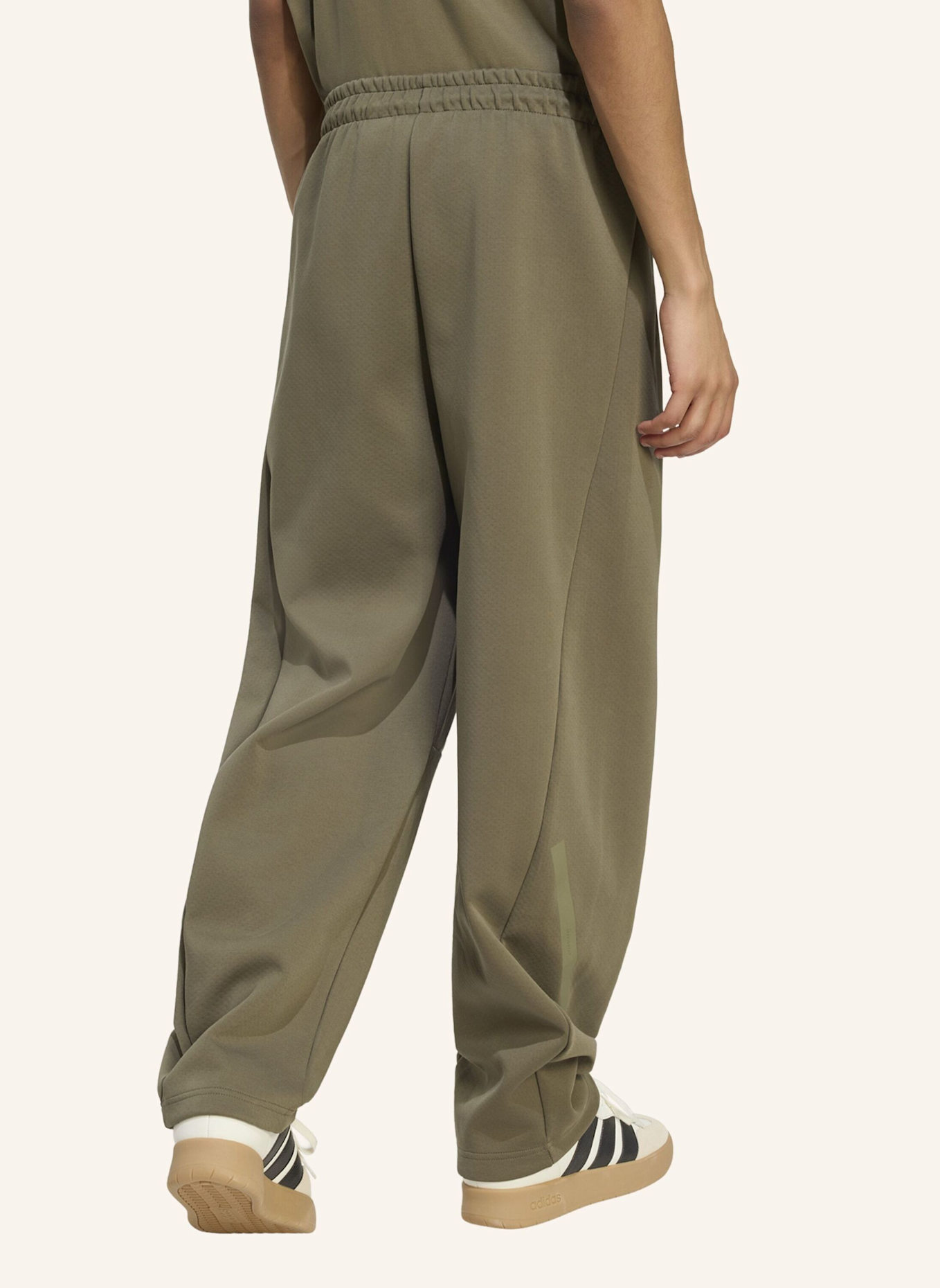 adidas ADIDAS Z.N.E. HOSE OFFENER SAUM: GRÜN