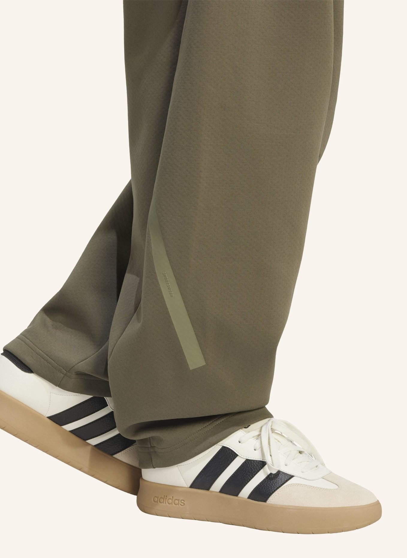 adidas ADIDAS Z.N.E. HOSE OFFENER SAUM: GRÜN