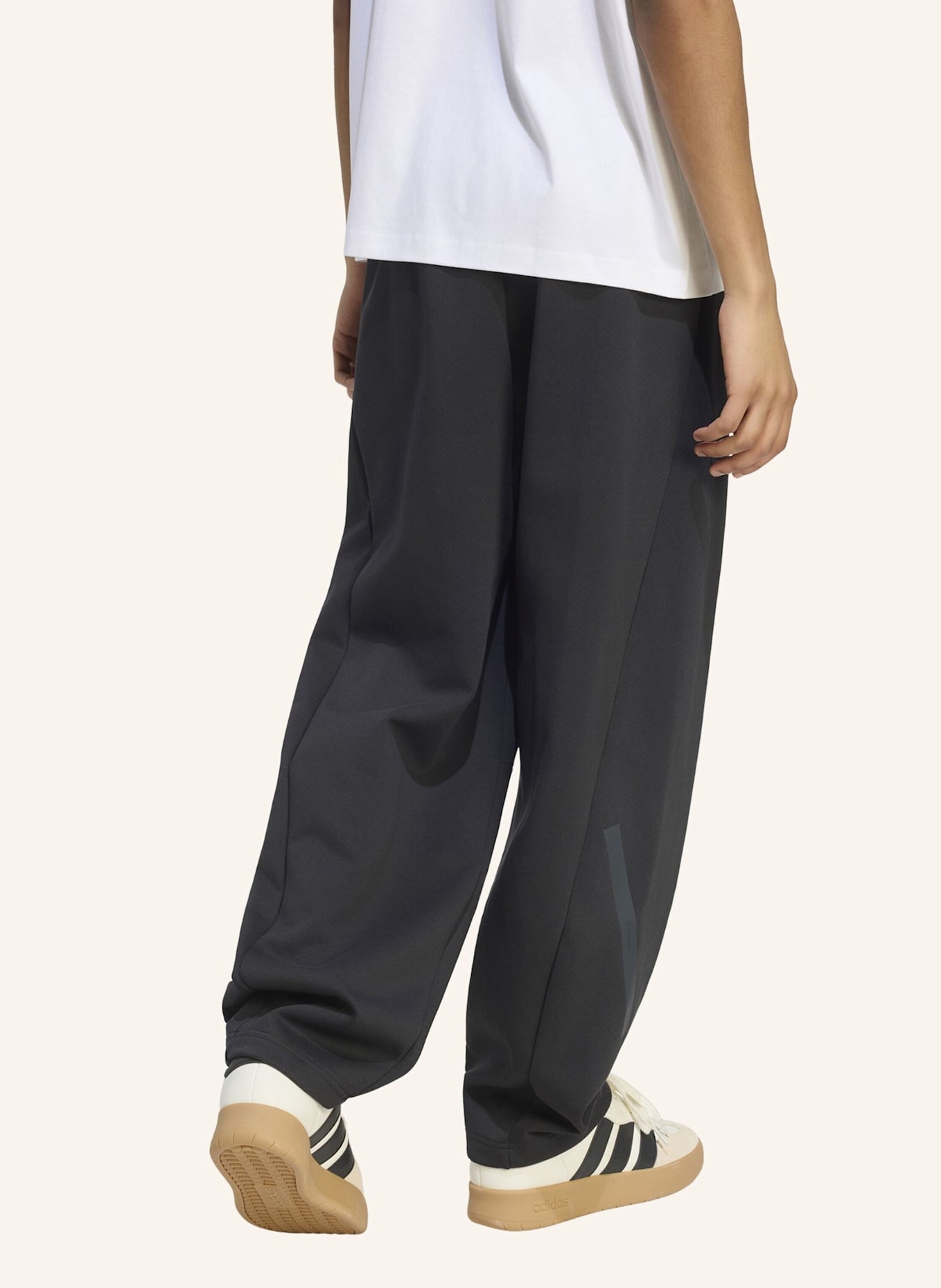 adidas ADIDAS Z.N.E. HOSE OFFENER SAUM: SCHWARZ