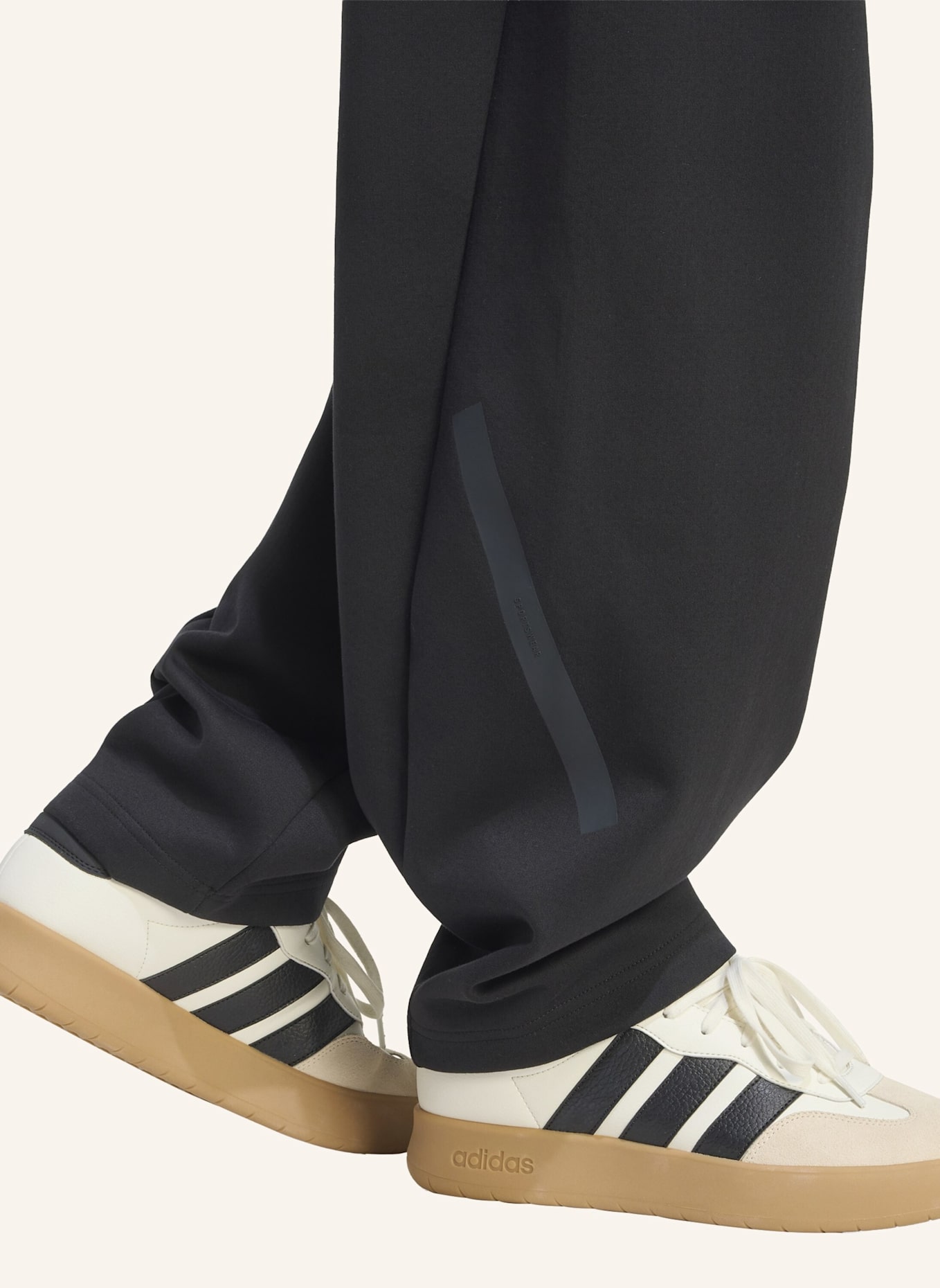 adidas ADIDAS Z.N.E. HOSE OFFENER SAUM: SCHWARZ