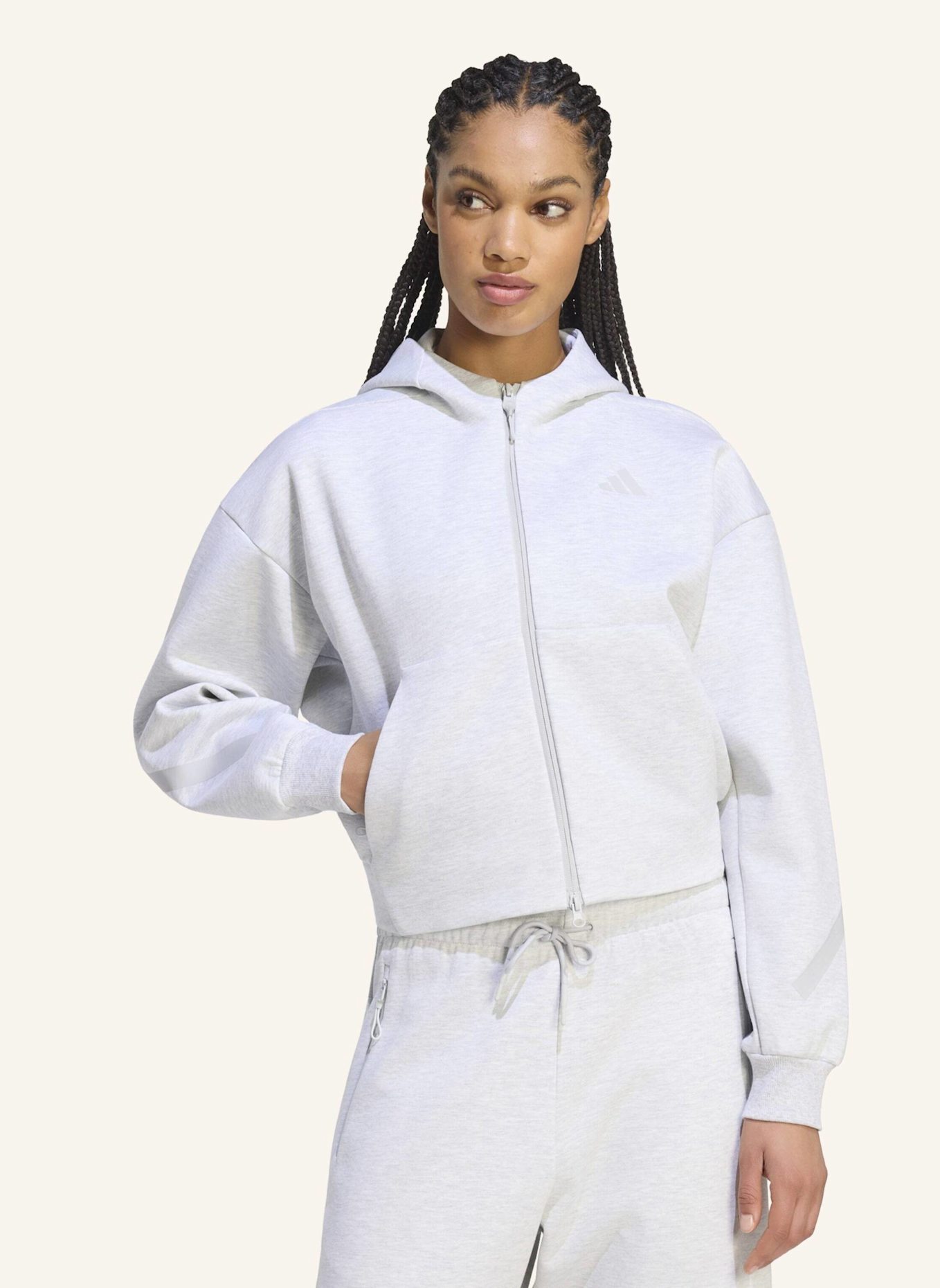 adidas ADIDAS Z.N.E. SWEATSHIRT, KÜRZER GESCHNITTEN, DURCHGEHENDER REISSVERSCHLUSS: GRAU