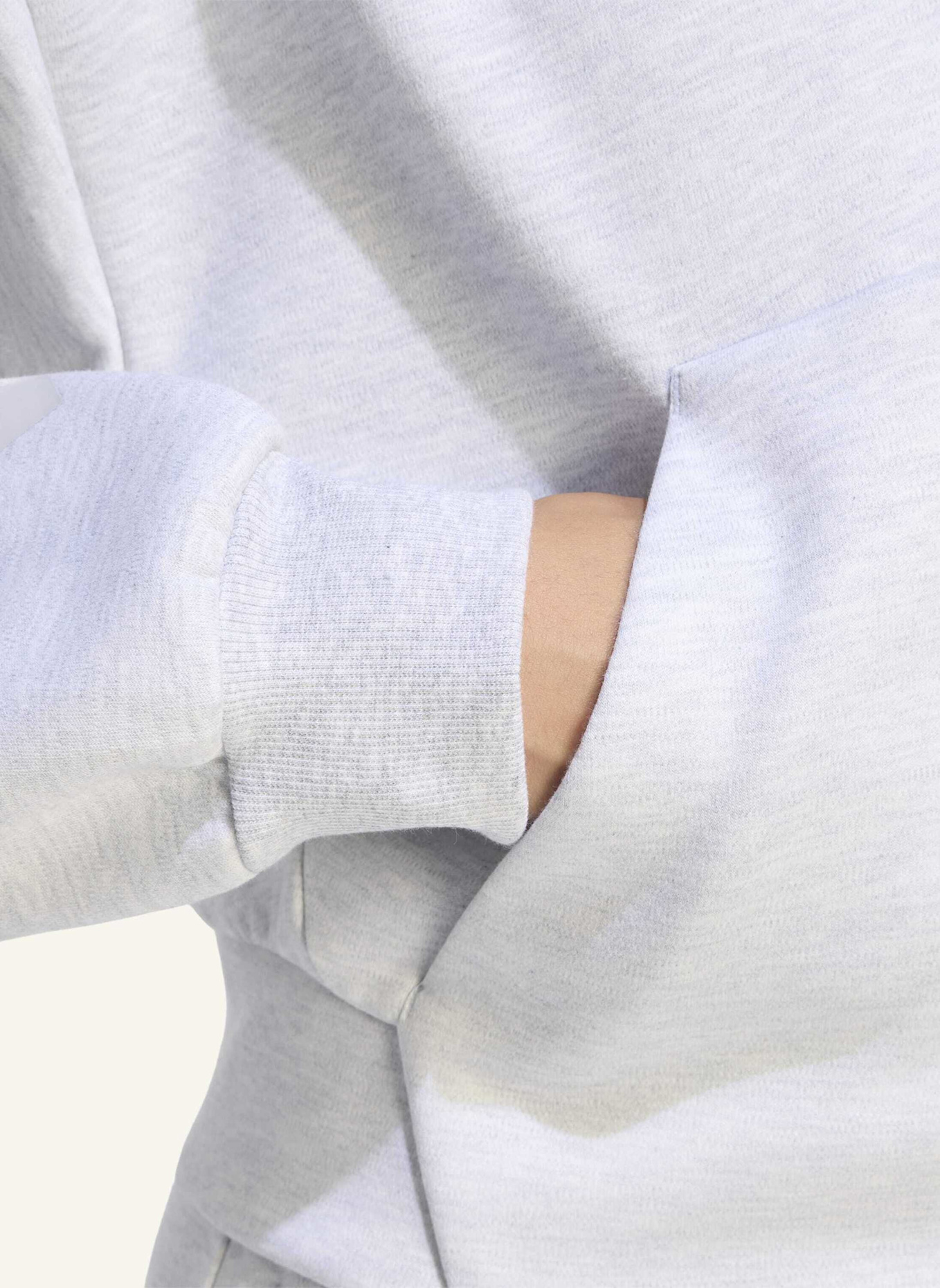adidas ADIDAS Z.N.E. SWEATSHIRT, KÜRZER GESCHNITTEN, DURCHGEHENDER REISSVERSCHLUSS: GRAU
