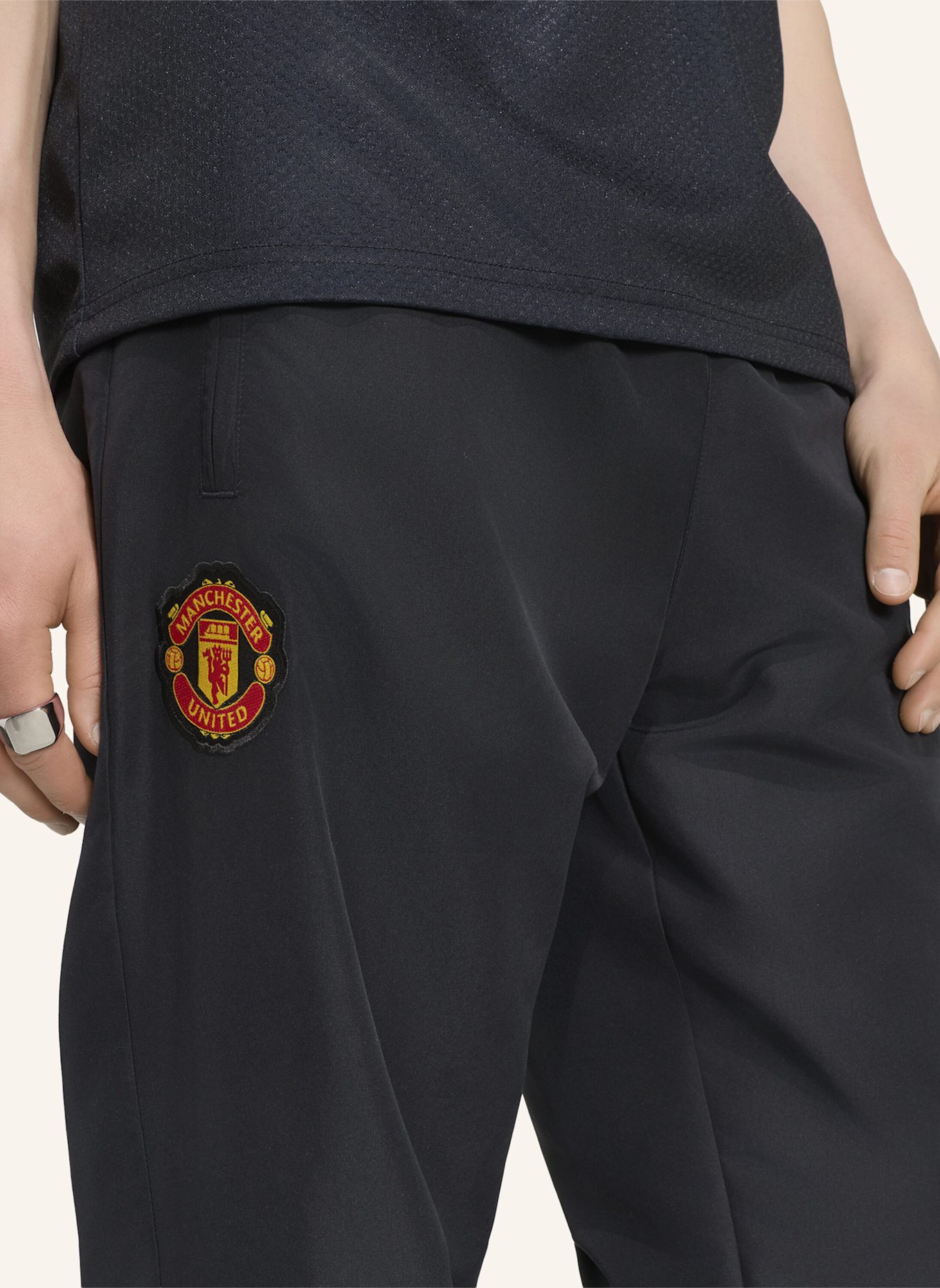 adidas MANCHESTER UNITED STADIUM HOSE: SCHWARZ