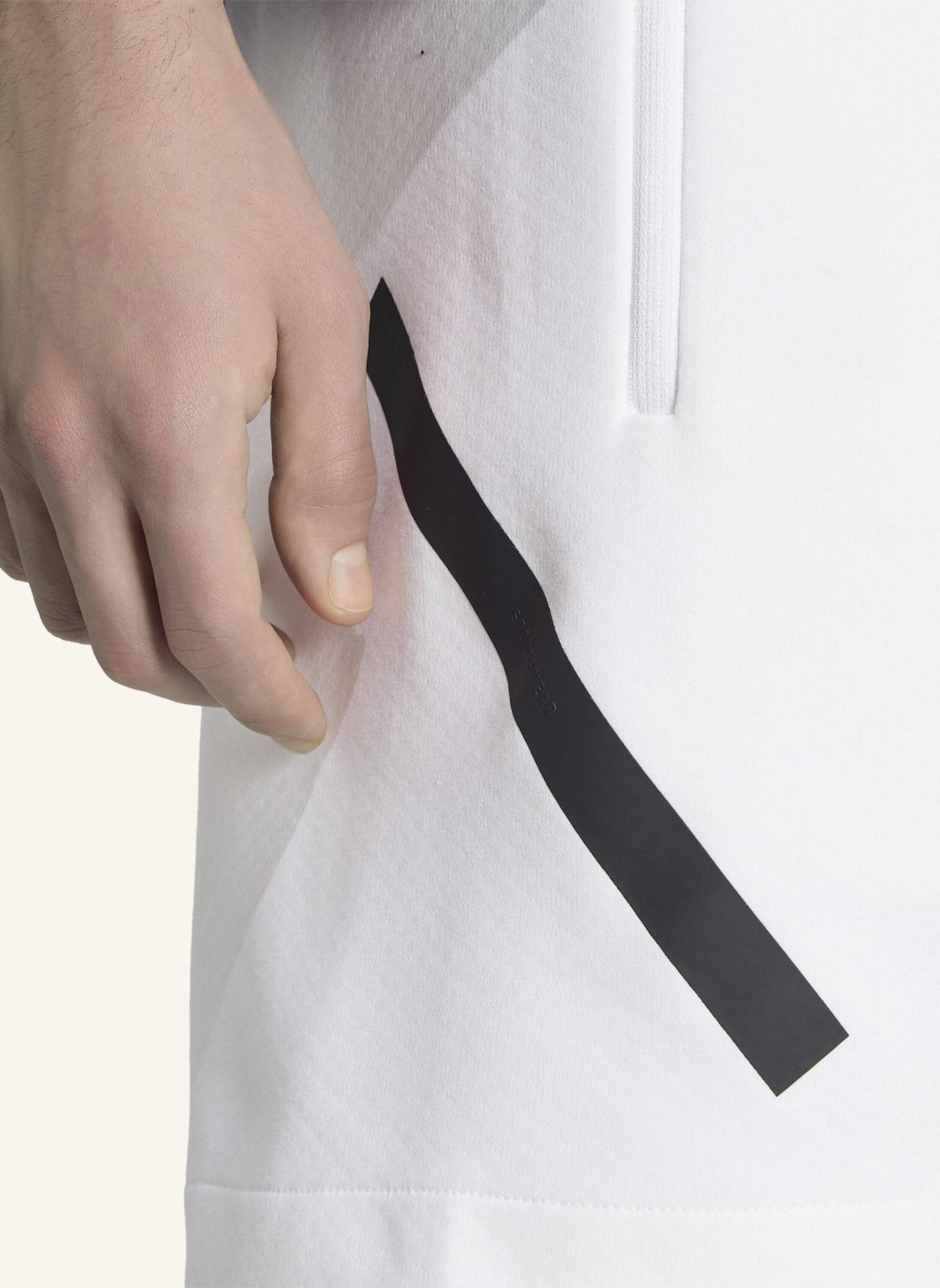 adidas ADIDAS Z.N.E. SHORTS: WEISS