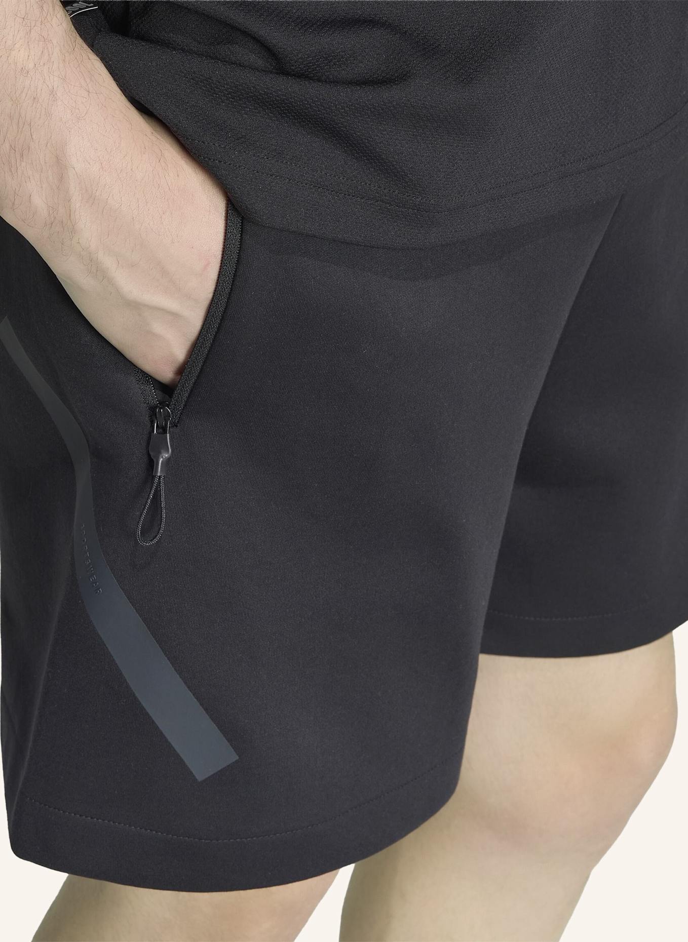 adidas ADIDAS Z.N.E. SHORTS: SCHWARZ