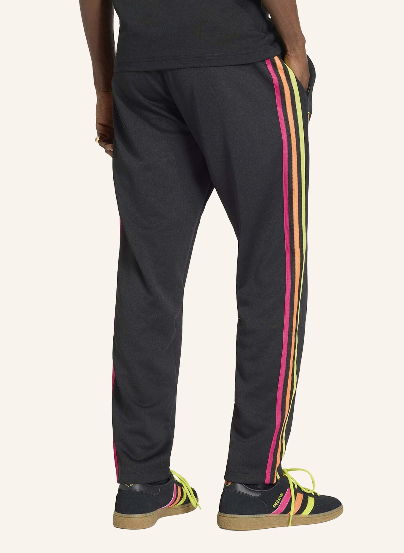 adidas PERU ORIGINALS TRAININGSHOSE: SCHWARZ