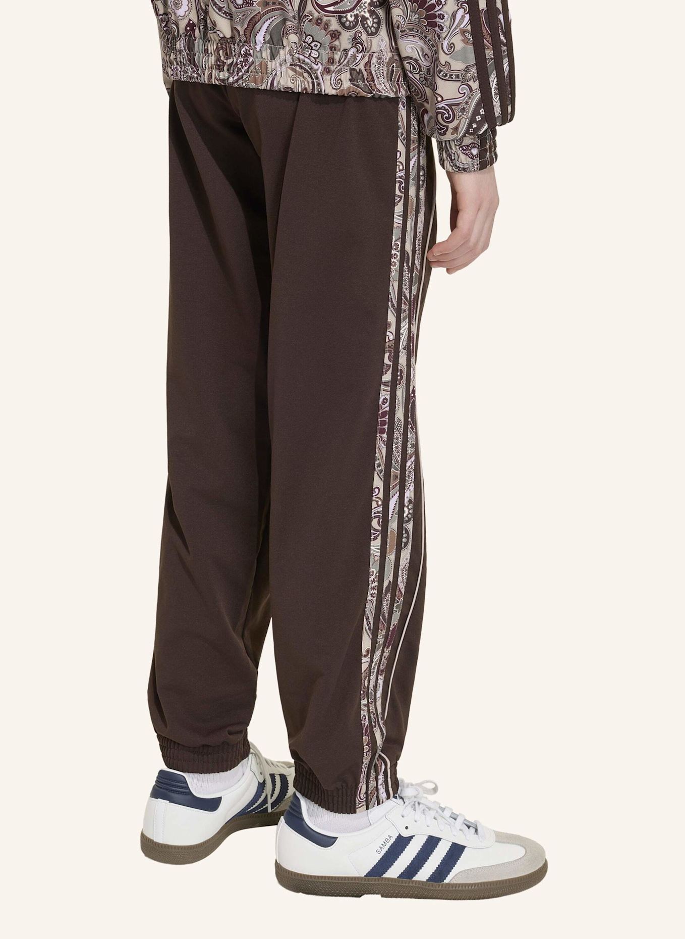 adidas Originals SST LOOSE PAISLEY TRAININGSHOSE: BRAUN