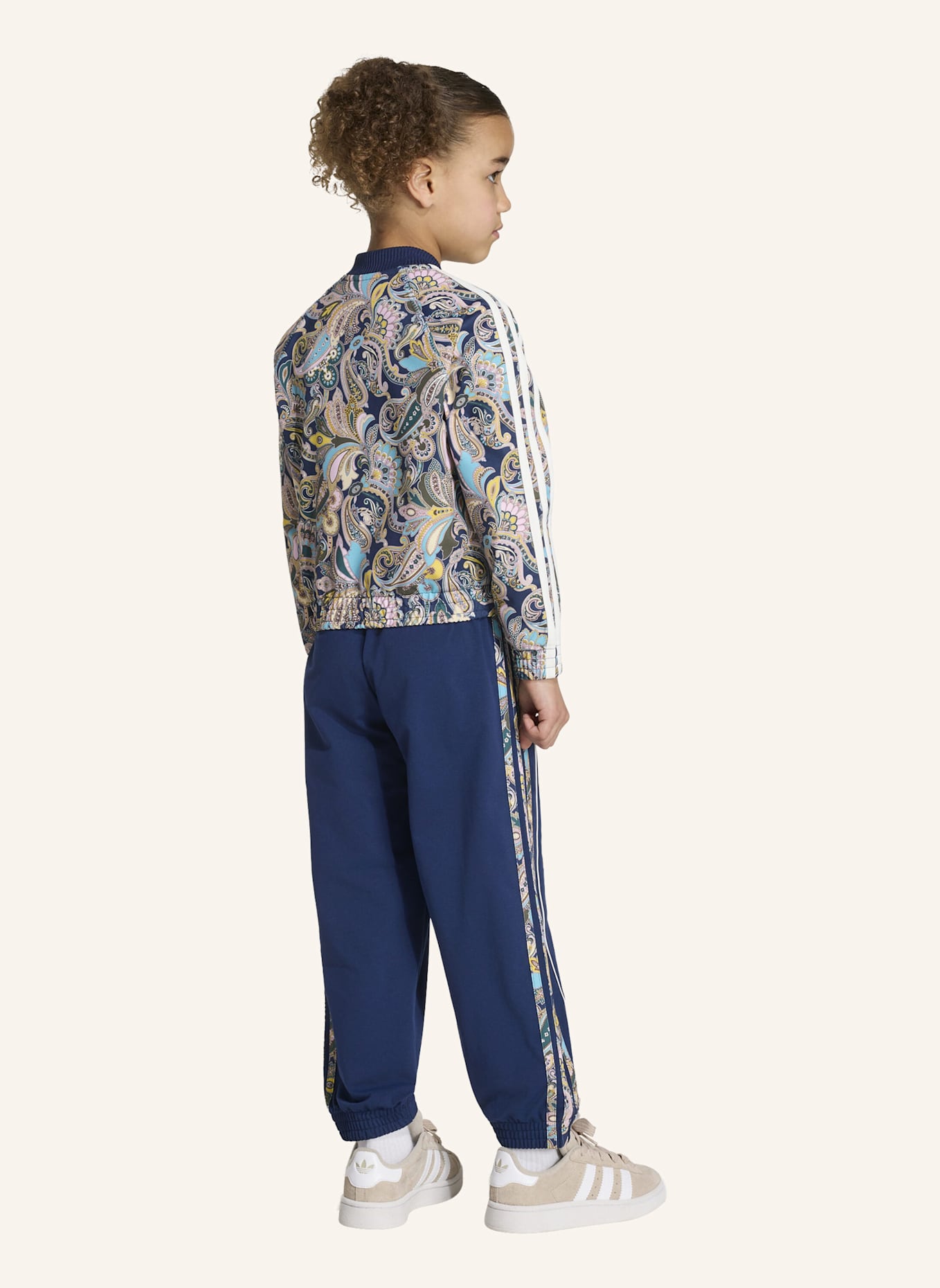 adidas Originals SST TRAININGSANZUG, LOCKER, KÜRZER GESCHNITTEN: BLAU