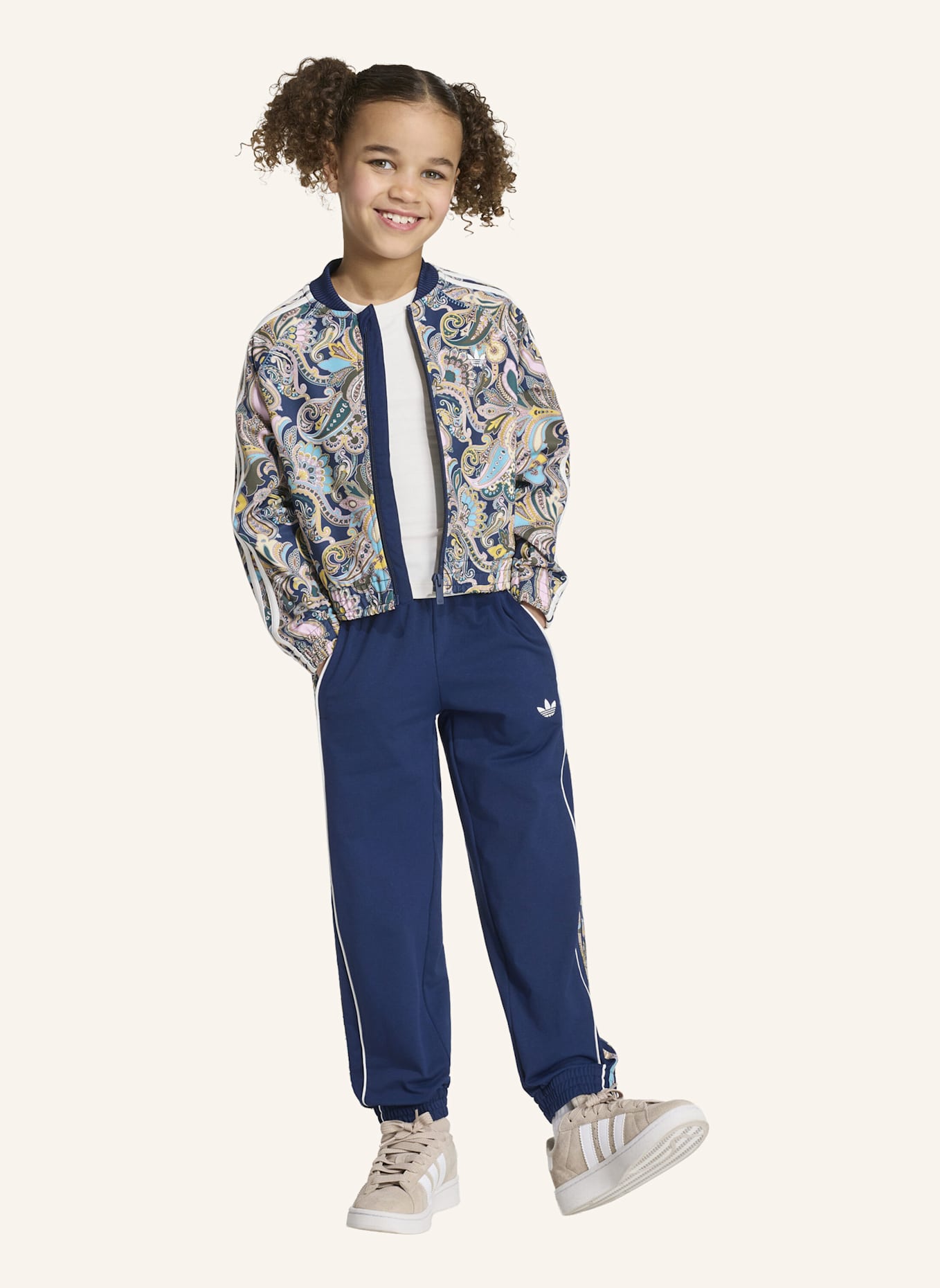 adidas Originals SST TRAININGSANZUG, LOCKER, KÜRZER GESCHNITTEN: BLAU