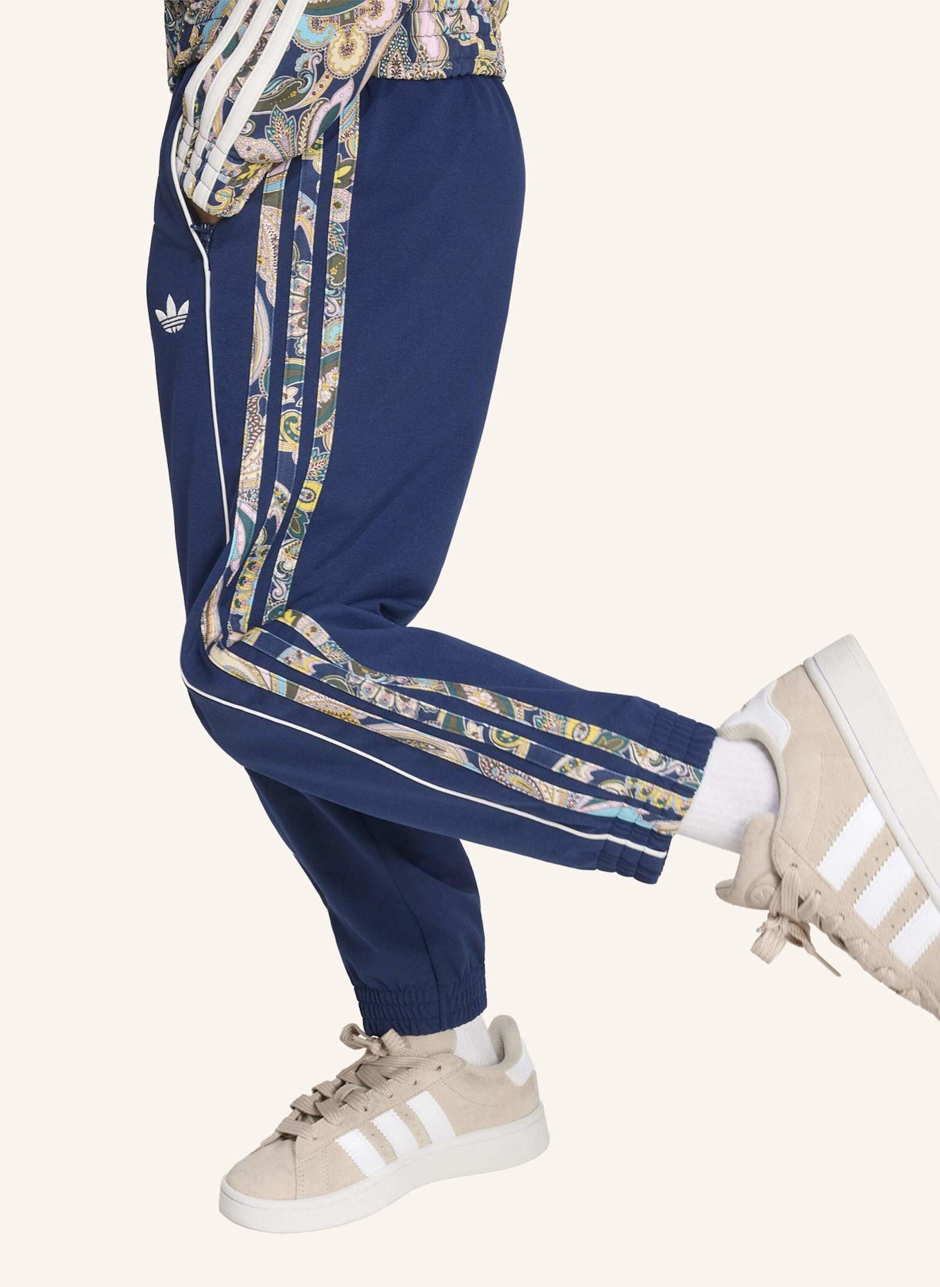 adidas Originals SST TRAININGSANZUG, LOCKER, KÜRZER GESCHNITTEN: BLAU