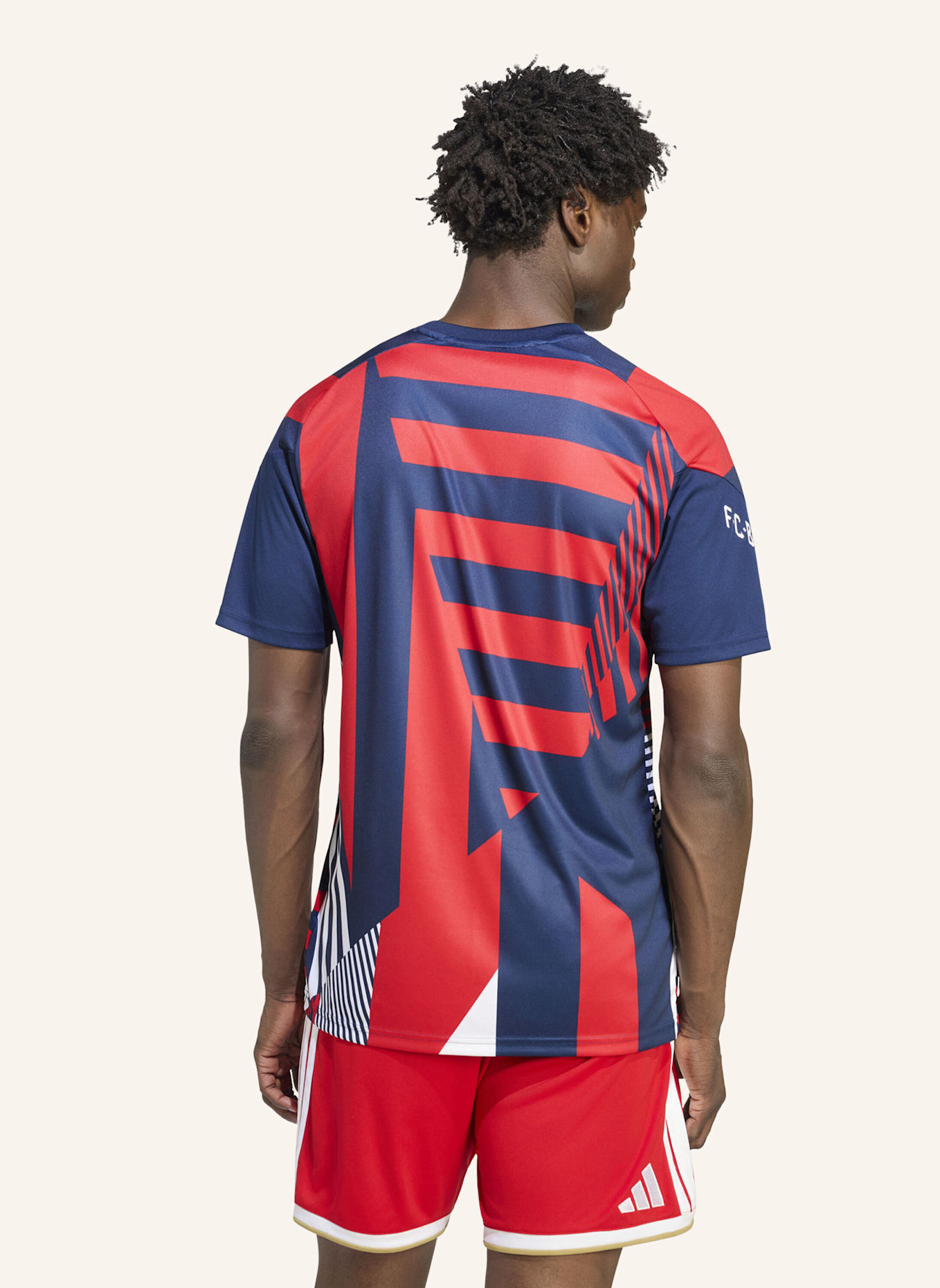 adidas FC BAYERN MÜNCHEN 26/27 PRE-MATCH SHIRT: BLAU/ ROT