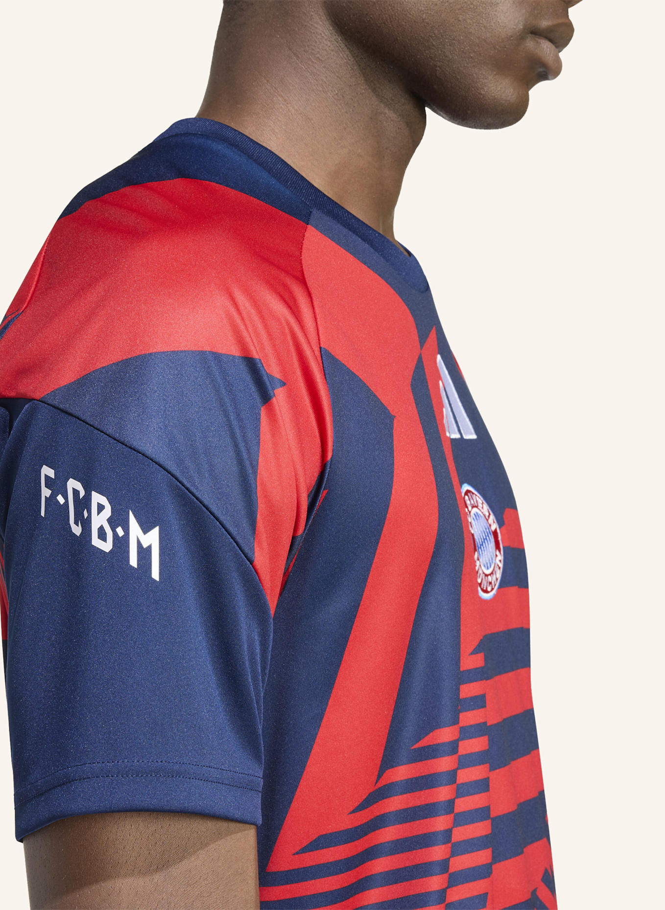 adidas FC BAYERN MÜNCHEN 26/27 PRE-MATCH SHIRT: BLAU/ ROT