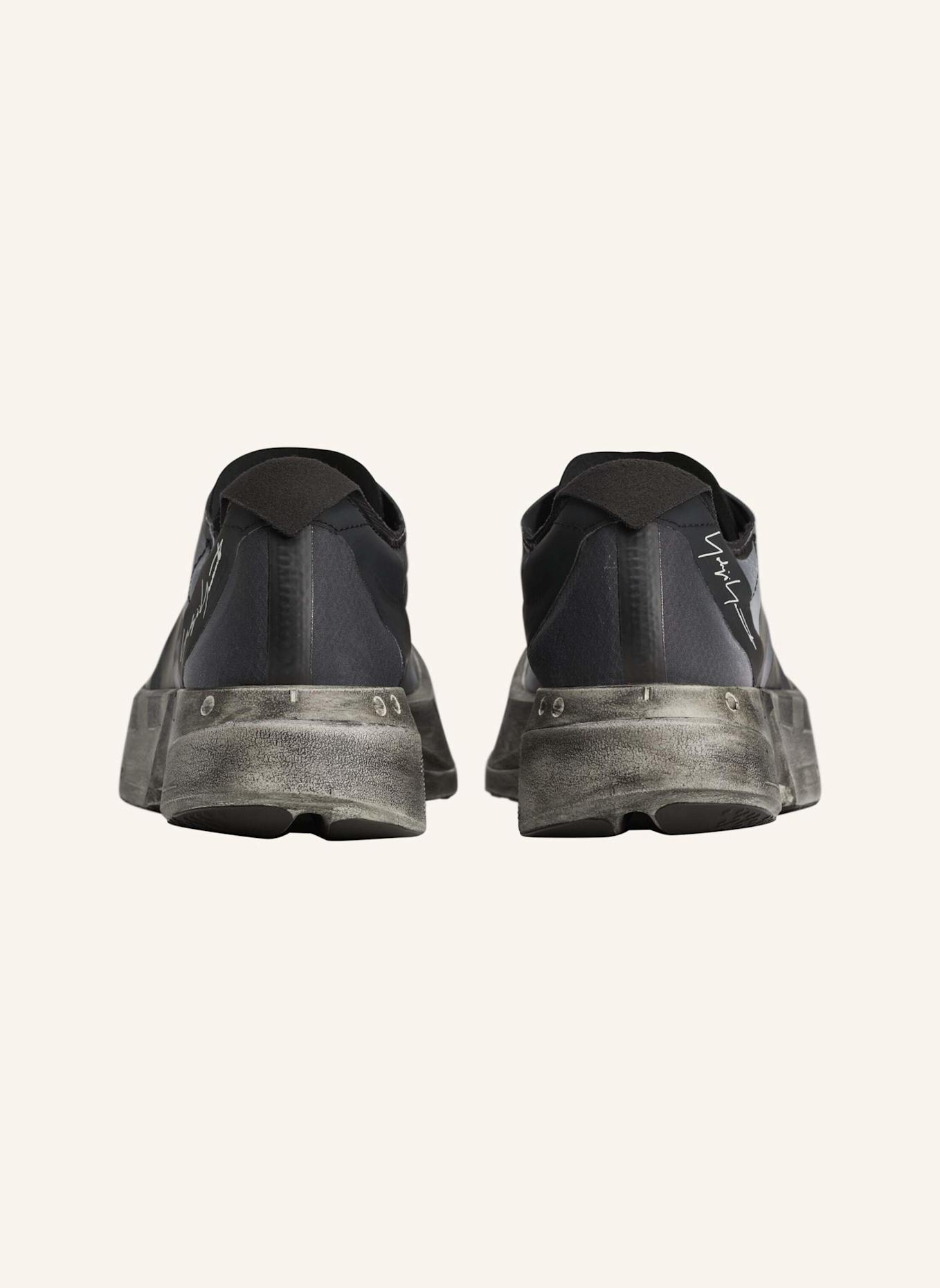 Y-3 Y-3 ADIOS PRO 4 TURNSCHUH: SCHWARZ/ WEISS/ GRAU