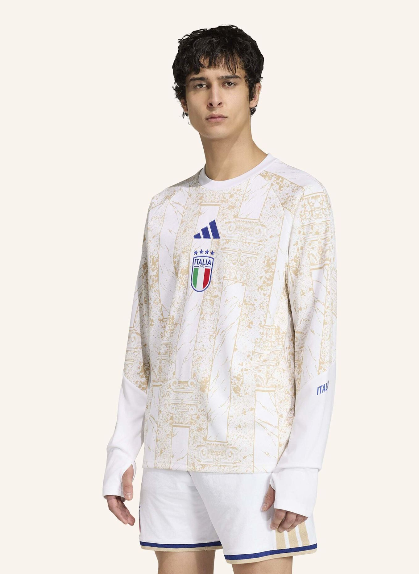 adidas ITALIEN 26 PRE-MATCH HEIMSWEATSHIRT: WEISS/ BEIGE