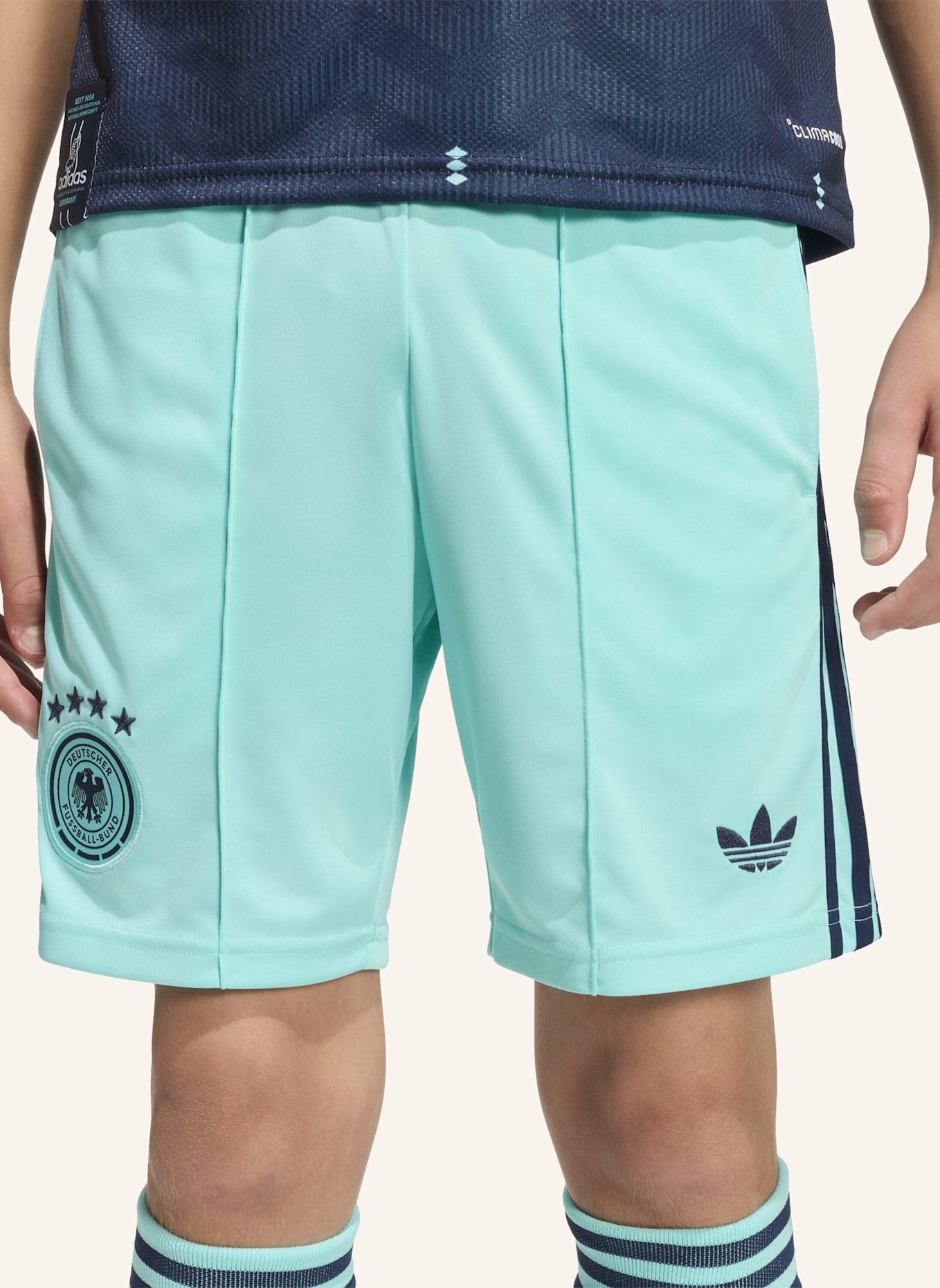 adidas DEUTSCHLAND 26 KIDS AUSWÄRTSSHORTS: GRÜN