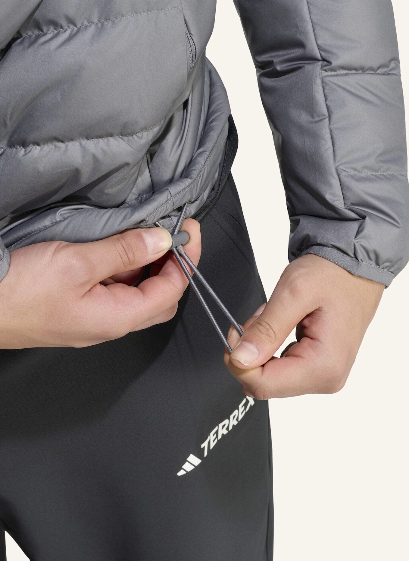 adidas TERREX TERREX MULTI LIGHT DOWN CLIMAWARM KAPUZENJACKE: GRAU