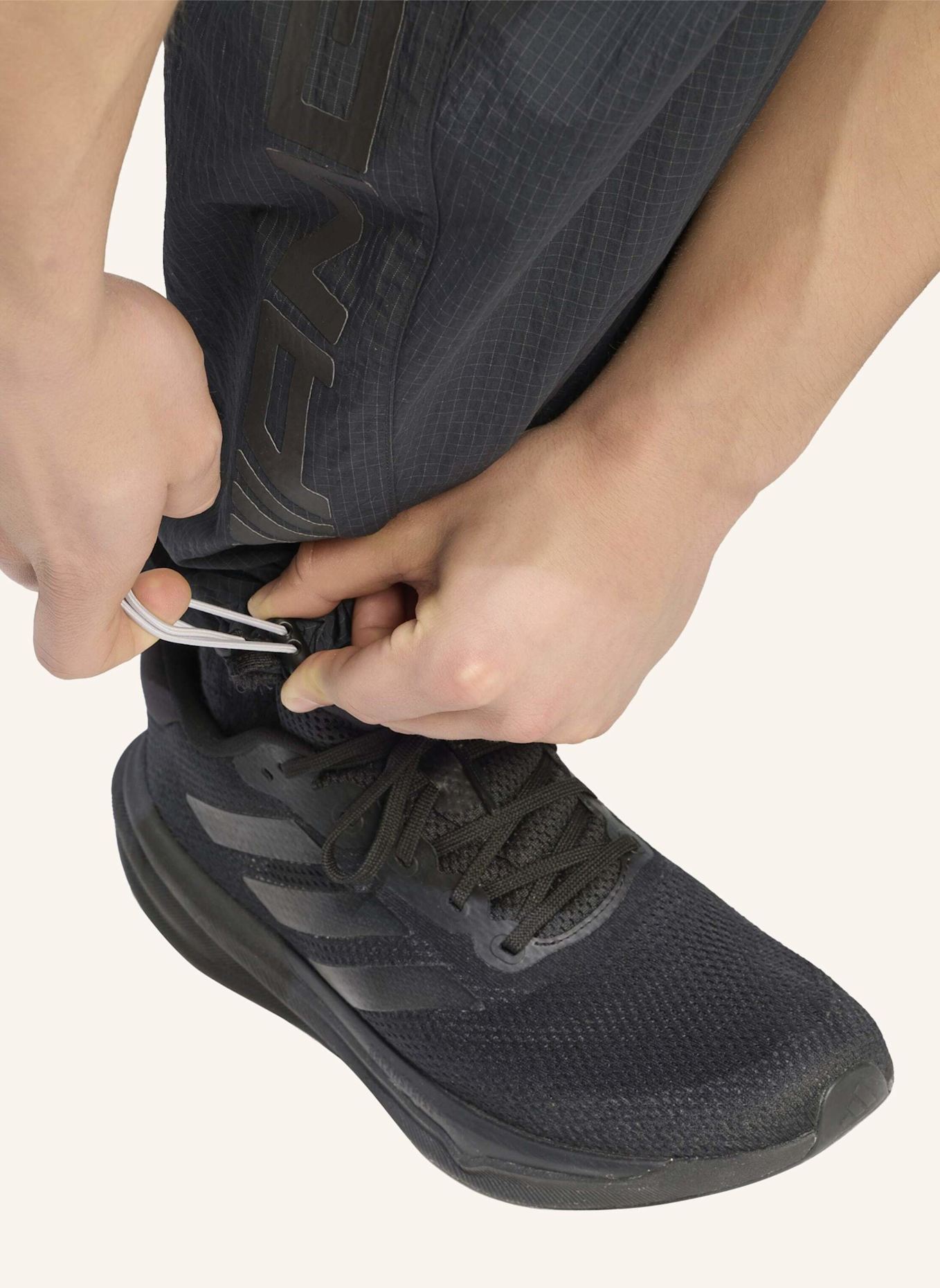 adidas AMG WOVEN CARGOHOSE: SCHWARZ