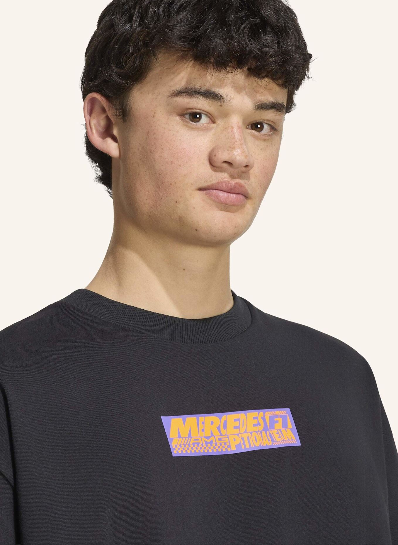 adidas MERCEDES – AMG PETRONAS FORMULA 1 TEAM LIGHTS ON T-SHIRT: SCHWARZ