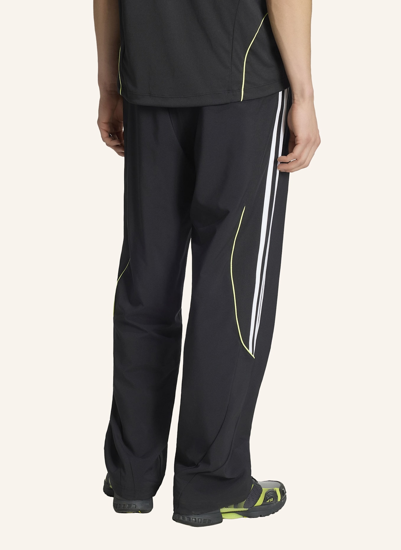 adidas Originals TEAMGEIST 26 TRAININGSHOSE: SCHWARZ/ WEISS
