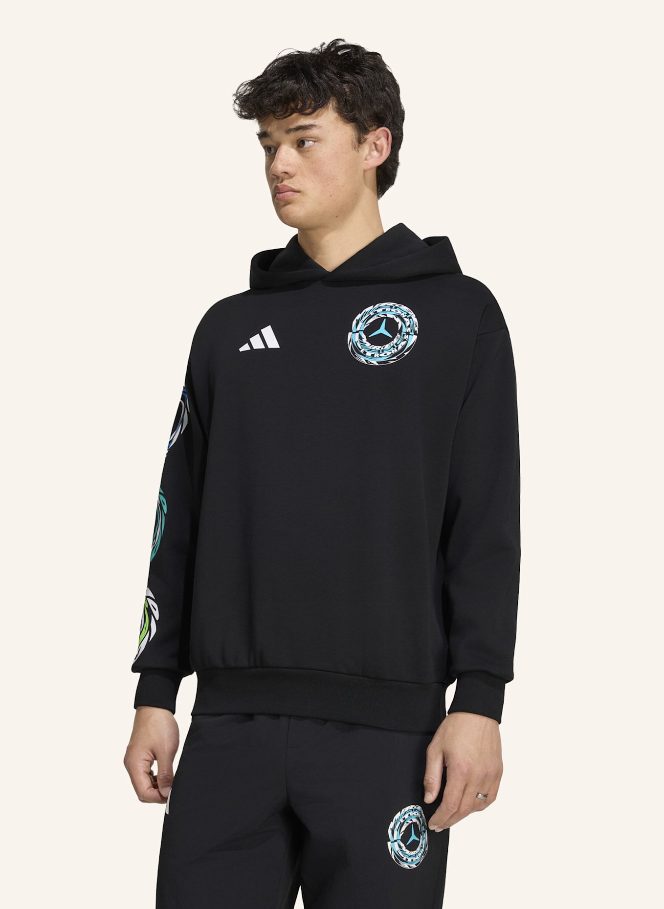 adidas MERCEDES AMG PETRONAS FORMULA 1 TEAM LIGHTS ON HOODIE: SCHWARZ
