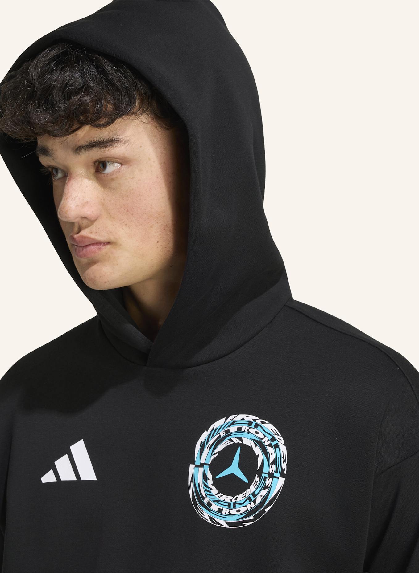adidas MERCEDES AMG PETRONAS FORMULA 1 TEAM LIGHTS ON HOODIE: SCHWARZ