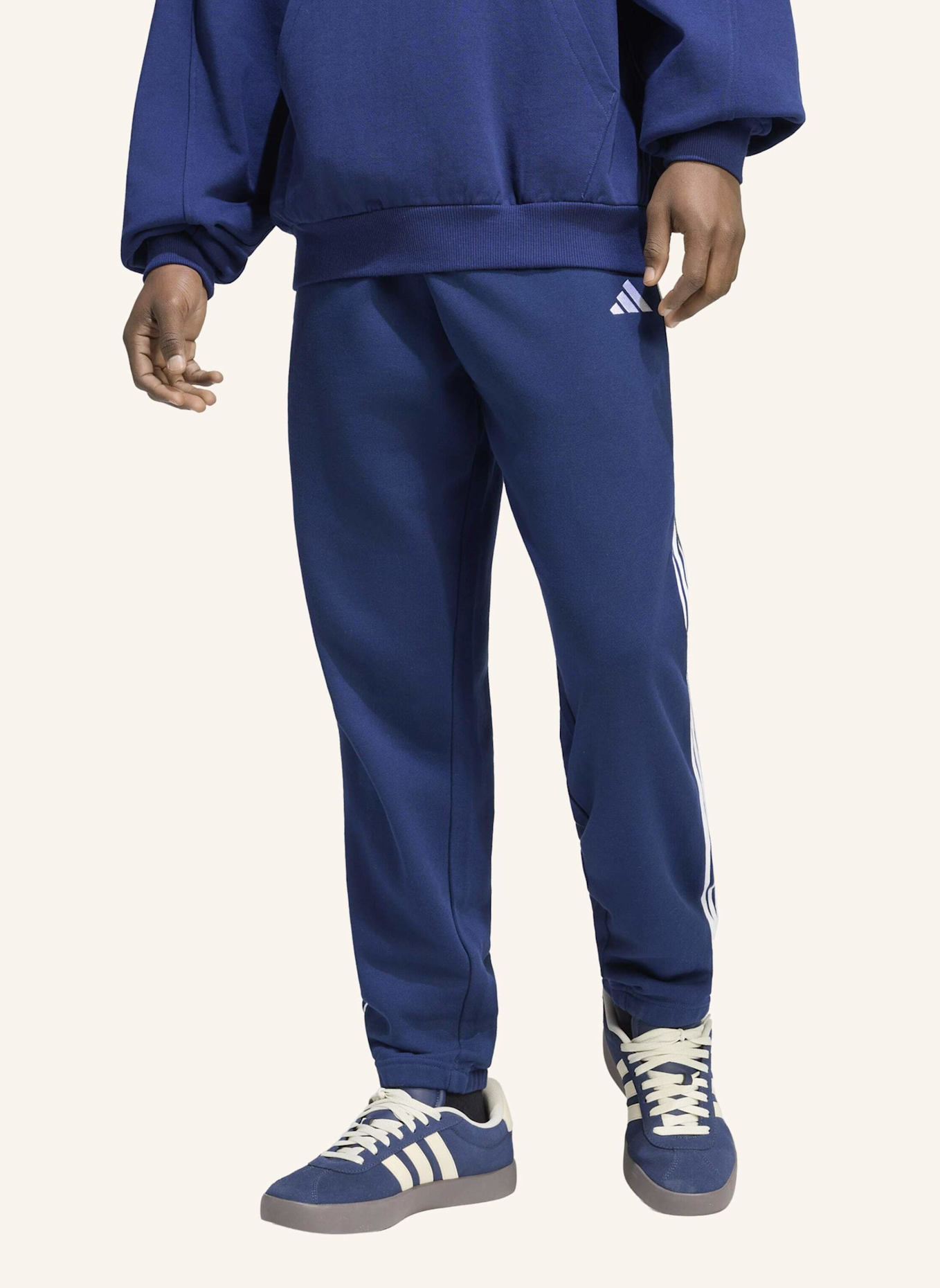adidas ESSENTIALS 3-STREIFEN HOSE, FRENCH TERRY, SCHMAL ZULAUFEND, BÜNDCHEN: WEISS