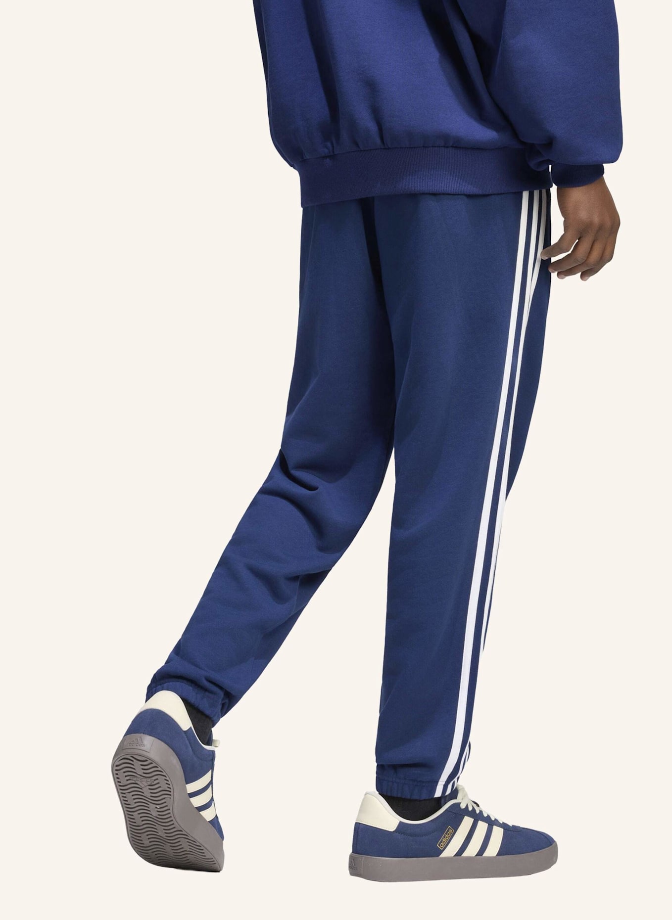 adidas ESSENTIALS 3-STREIFEN HOSE, FRENCH TERRY, SCHMAL ZULAUFEND, BÜNDCHEN: WEISS