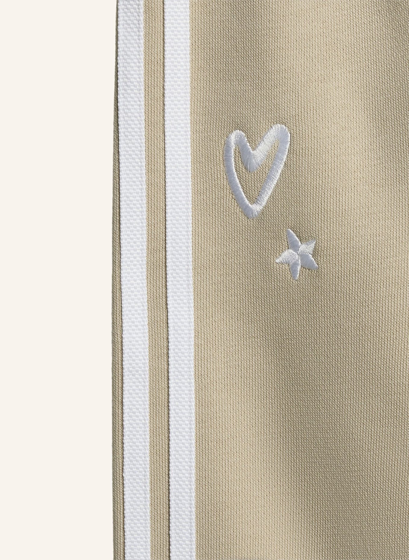 adidas Originals ADIDAS CARE BEARS TRAININGSANZUG, LOCKER GESCHNITTEN: BEIGE