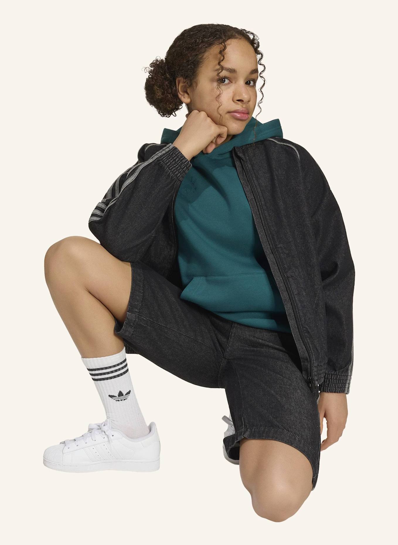adidas Originals GRAFIK-HOODIE, LOCKER GESCHNITTEN: GRÜN/ WEISS