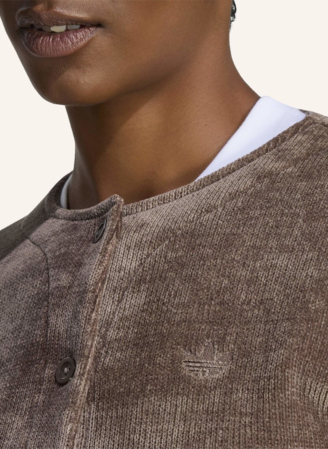 adidas Originals PREM ESS CARDIGAN, KNOPFLEISTE, CHENILLE: BRAUN