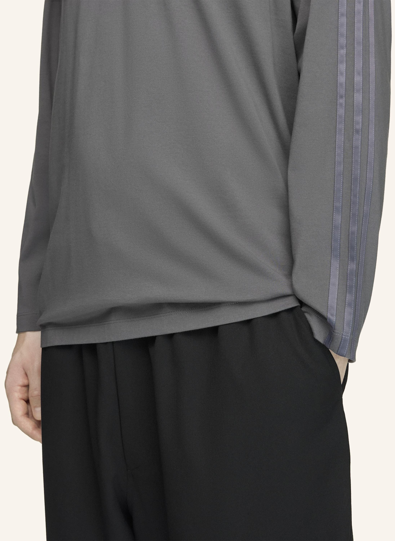 Y-3 Y-3 OVERSIZE LONGSLEEVE T-SHIRT MIT FARBVERLAUFSSTREIFEN: GRAU