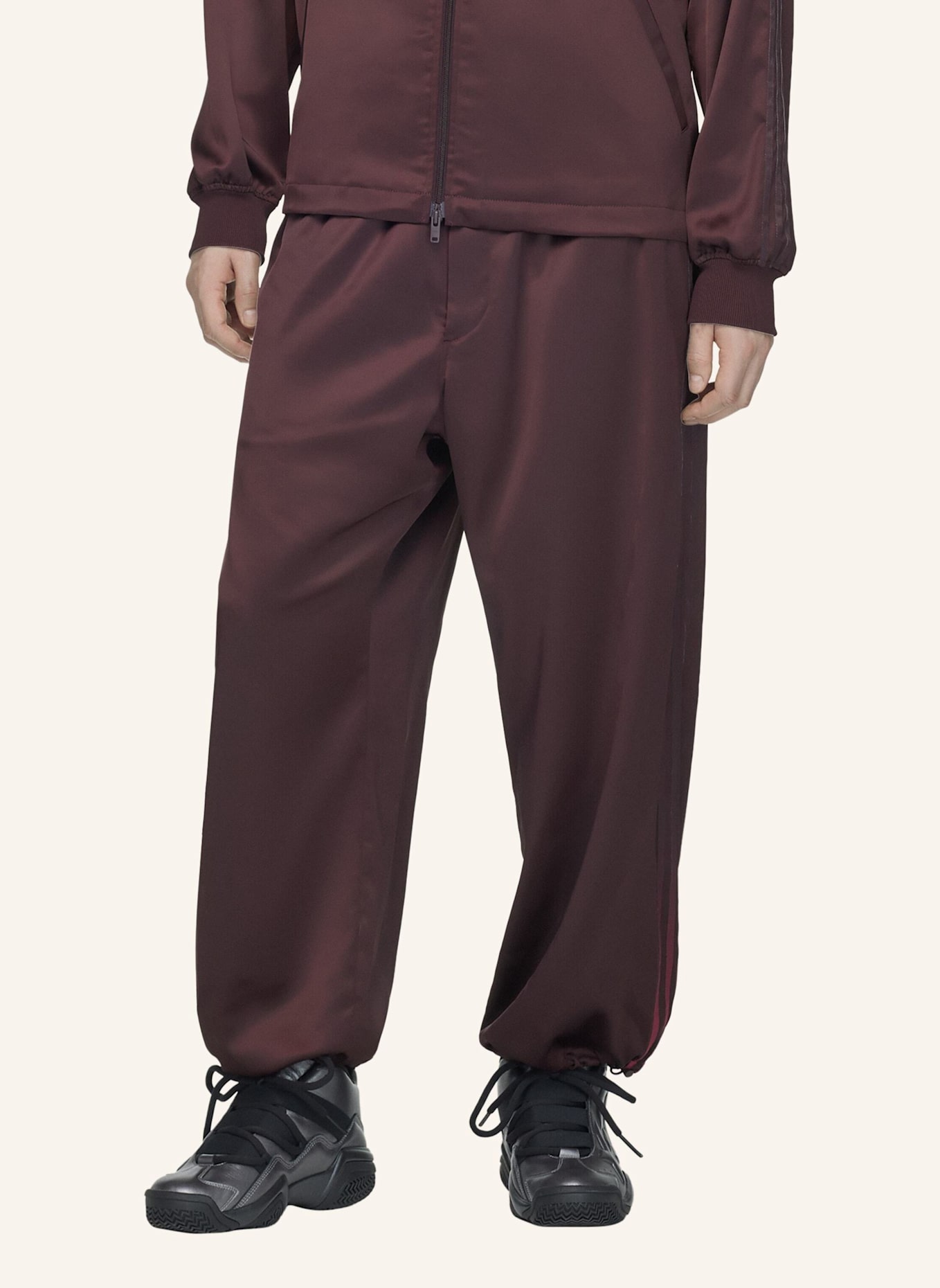 Y-3 Y-3 3-STREIFEN TRAININGSHOSE, SATIN, FARBVERLAUF: ROT